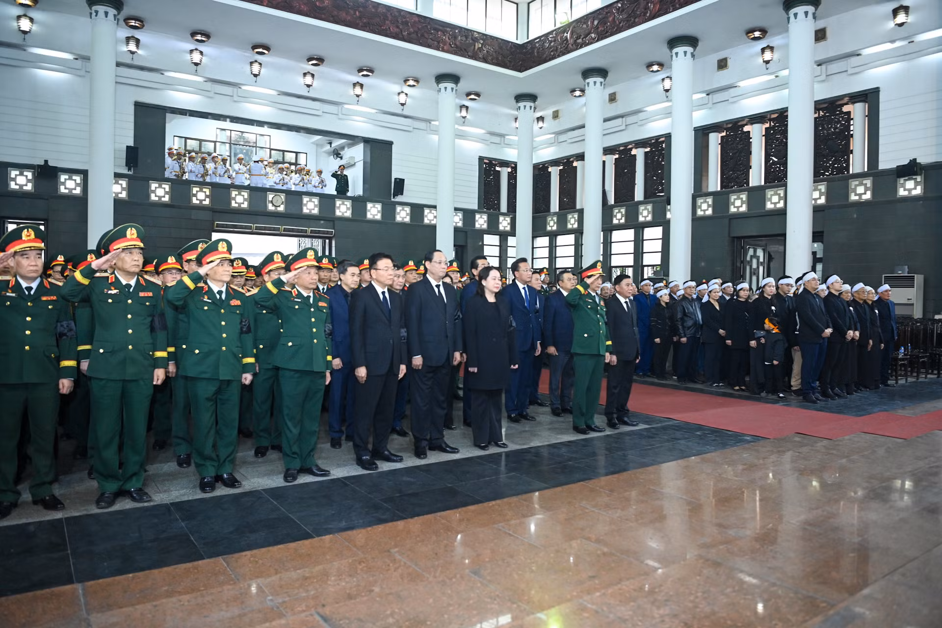 Các đồng chí lãnh đạo Đảng và Nhà nước cùng thân nhân, gia quyến đồng chí Đại tướng Nguyễn Quyết tại lễ truy điệu.