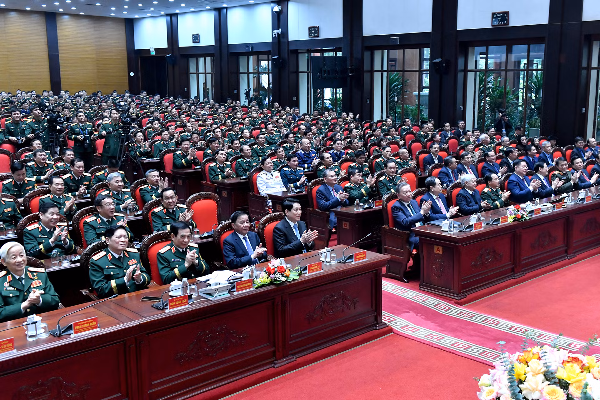 Tổng Bí thư Tô Lâm cùng các đồng chí lãnh đạo, nguyên lãnh đạo Đảng, Nhà nước dự Lễ kỷ niệm. Tổng Bí thư Tô Lâm cùng các đồng chí lãnh đạo, nguyên lãnh đạo Đảng, Nhà nước dự Lễ kỷ niệm.