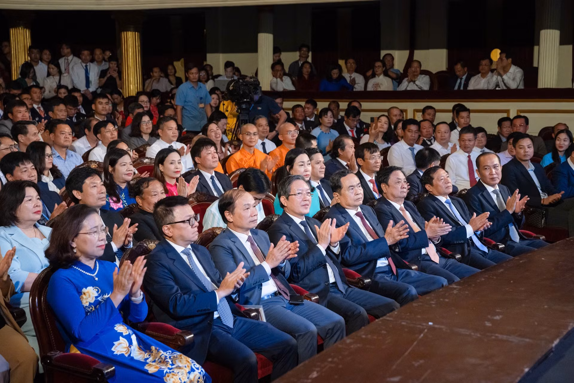 Chủ tịch Quốc hội Trần Thanh Mẫn cùng các đồng chí lãnh đạo Đảng, Nhà nước và các đại biểu dự chương trình. Chủ tịch Quốc hội Trần Thanh Mẫn cùng các đồng chí lãnh đạo Đảng, Nhà nước và các đại biểu dự chương trình.