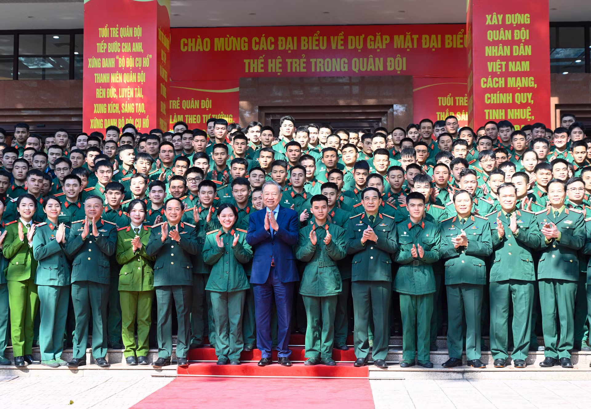 Tổng Bí thư Tô Lâm cùng các đồng chí lãnh đạo Bộ Quốc phòng và các đại biểu.
