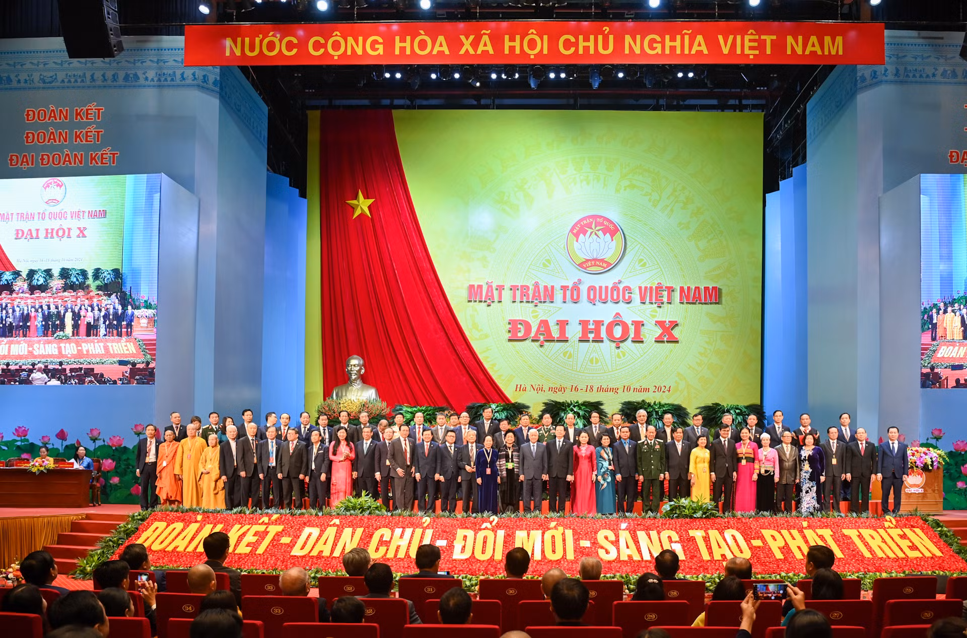 Đoàn Chủ tịch Ủy ban Trung ương Mặt trận Tổ quốc Việt Nam khóa X, nhiệm kỳ 2024-2029 ra mắt Đại hội.