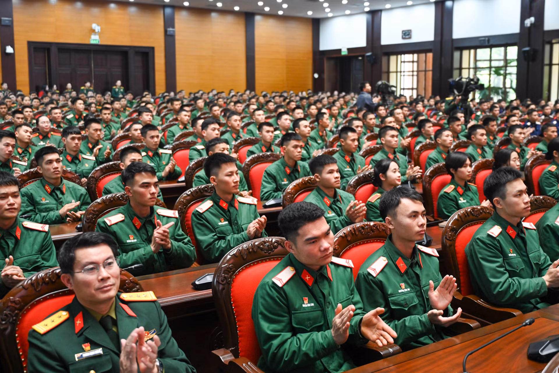 [Ảnh] Tổng Bí thư Tô Lâm gặp mặt đại biểu thế hệ trẻ trong Quân đội ảnh 12