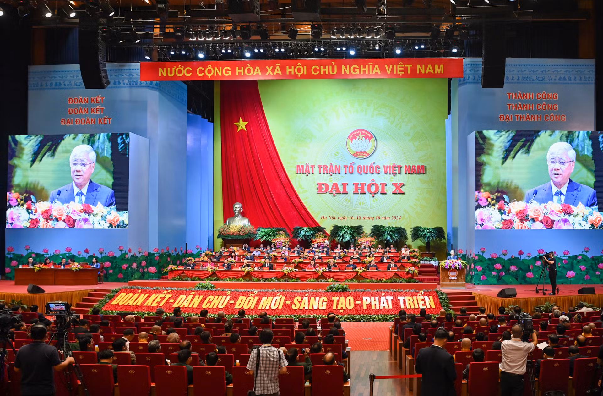 Quang cảnh phiên bế mạc Đại hội.