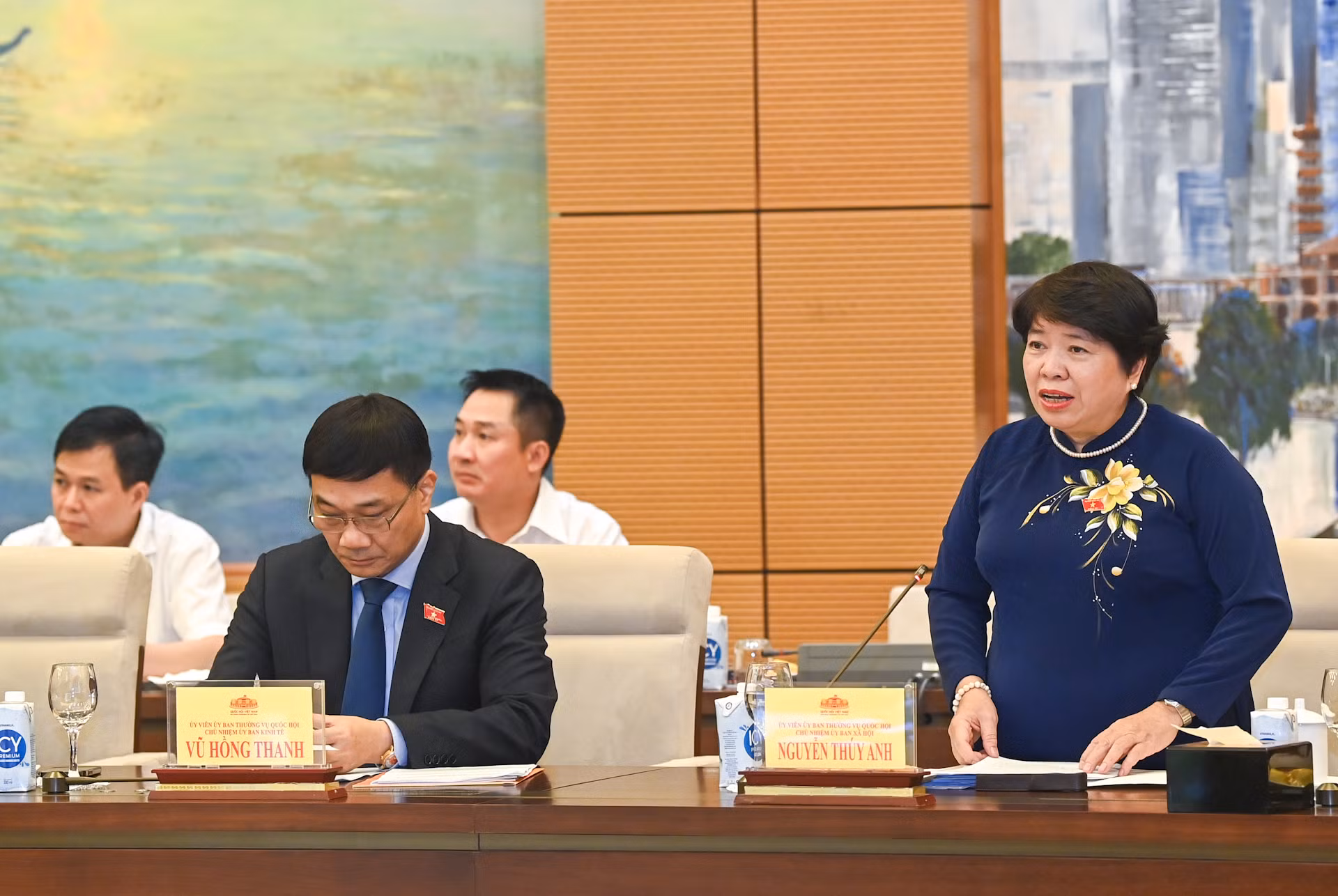 Chủ nhiệm Ủy ban Xã hội Nguyễn Thúy Anh, Chủ nhiệm nhóm nữ đại biểu Quốc hội phát biểu tại cuộc gặp mặt.