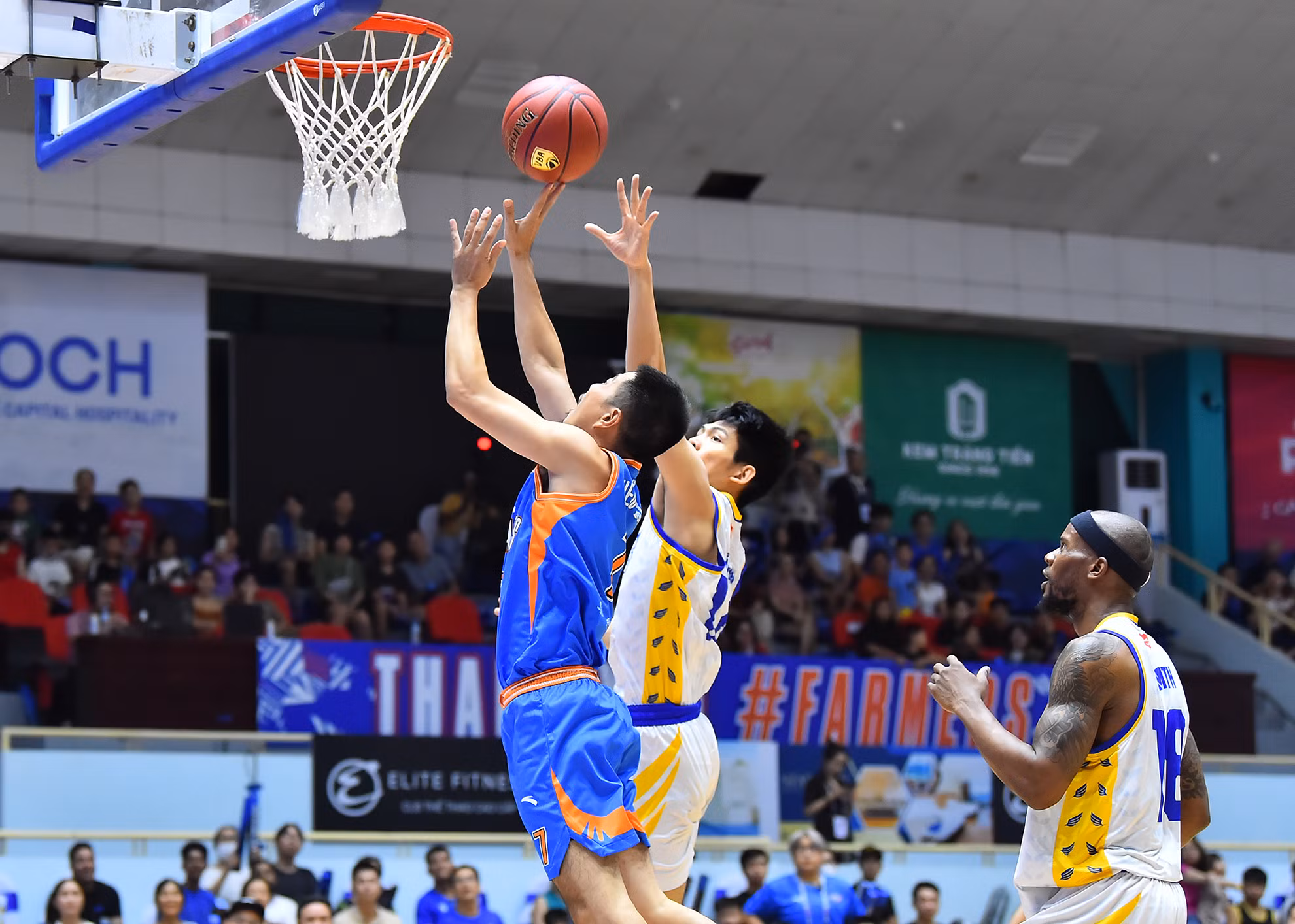 Trong thời điểm mà hai đội đều có cơ hội để kết thúc trận đấu thì các cầu thủ chủ nhà là những người chắt chiu cơ hội tốt hơn để giành thắng lợi sau cùng với tỷ số 98-93. Trong thời điểm mà hai đội đều có cơ hội để kết thúc trận đấu thì các cầu thủ chủ nhà là những người chắt chiu cơ hội tốt hơn để giành thắng lợi sau cùng với tỷ số 98-93.