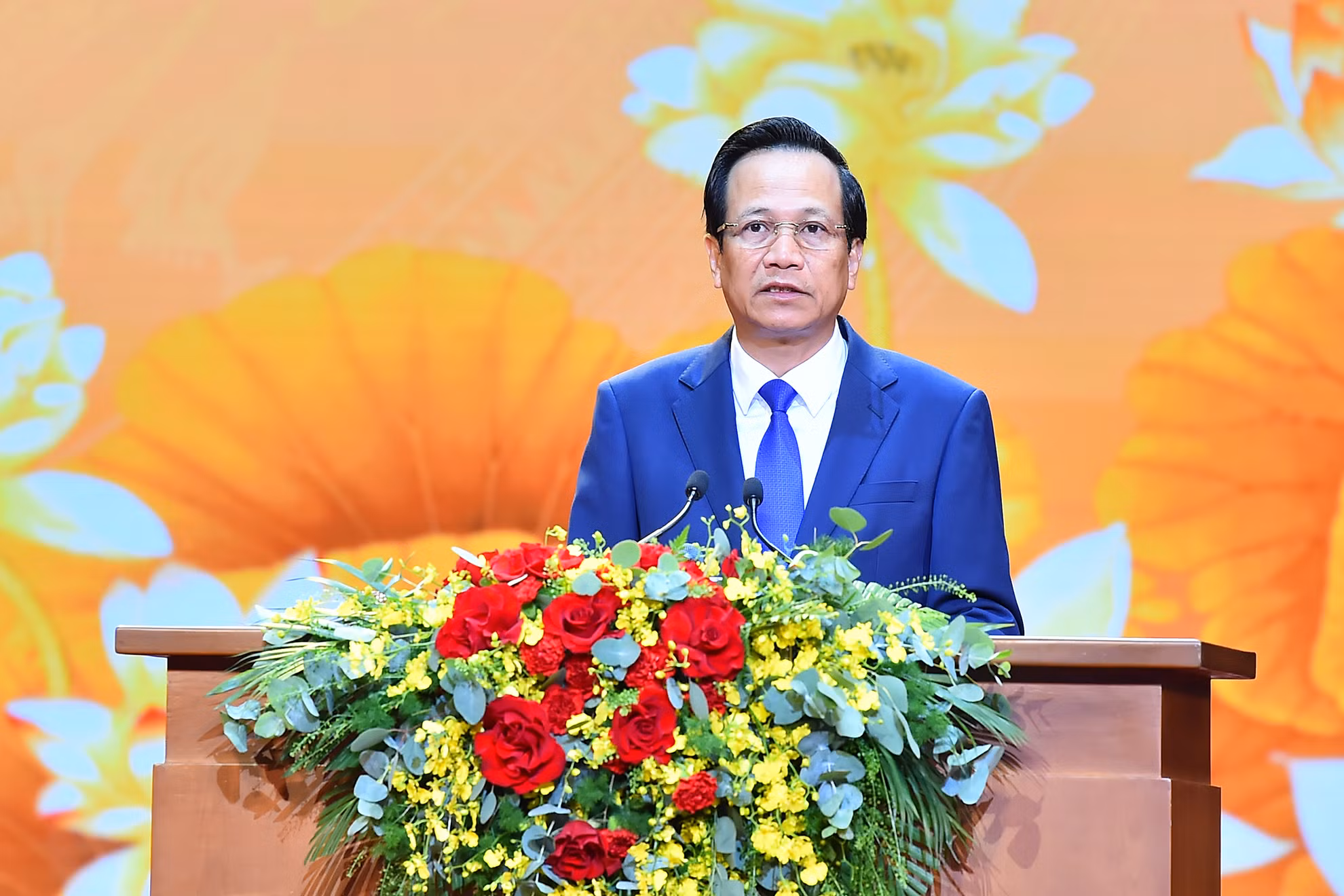 Bộ trưởng Lao động-Thương binh và Xã hội Đào Ngọc Dung trình bày Báo cáo tri ân người có công năm 2024. Bộ trưởng Lao động-Thương binh và Xã hội Đào Ngọc Dung trình bày Báo cáo tri ân người có công năm 2024.