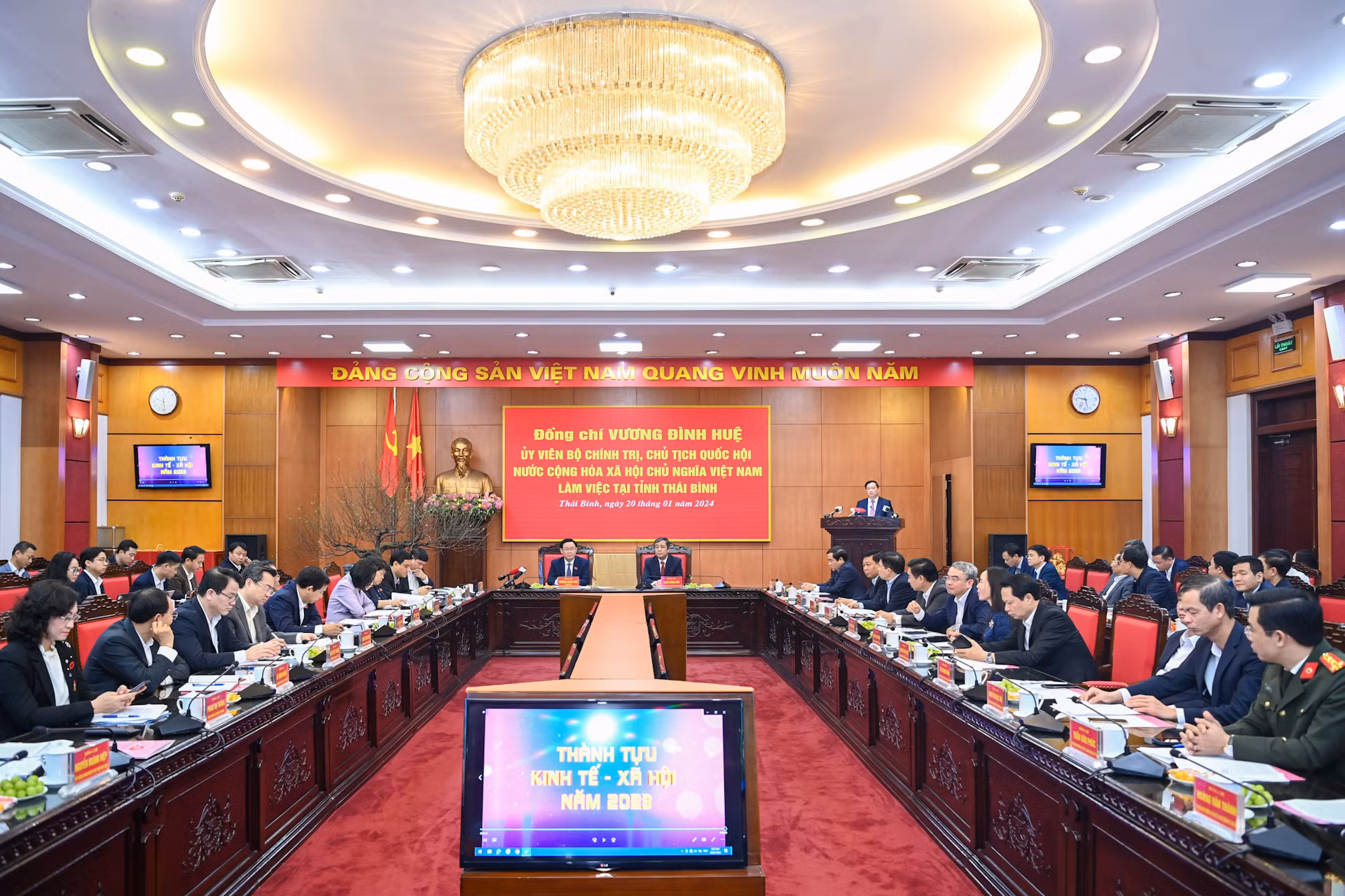 Quang cảnh buổi làm việc với Ban Thường vụ Tỉnh ủy Thái Bình. Quang cảnh buổi làm việc với Ban Thường vụ Tỉnh ủy Thái Bình.