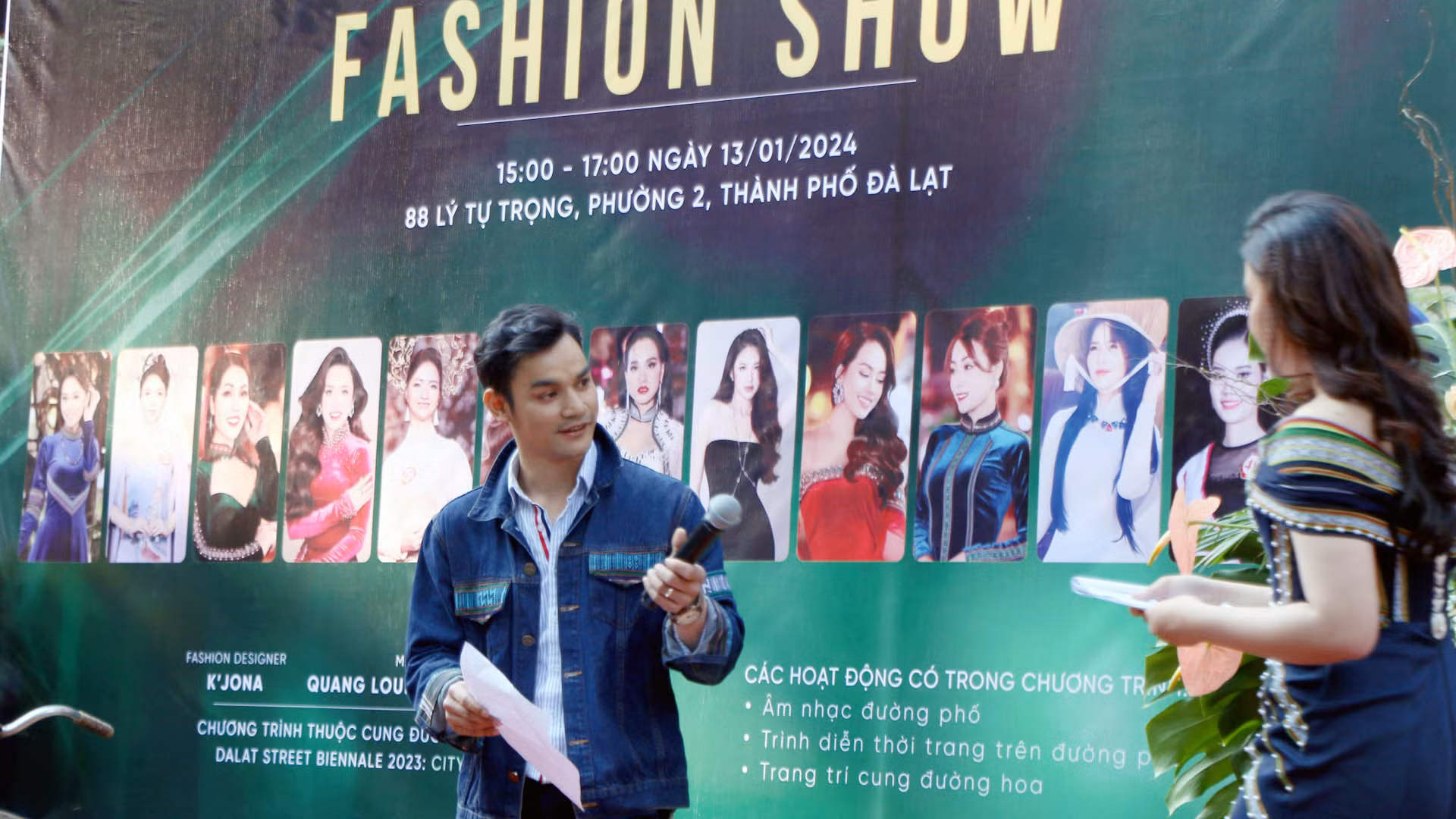 Chia sẻ tại buổi trình diễn, K’Jona cho biết, Jona Fashion House hân hạnh giới thiệu đến công chúng bộ sưu tập thời trang đường phố độc đáo, kết hợp chất liệu vải thổ cẩm và hoa văn truyền thống của đồng bào dân tộc thiểu số bản địa Nam Tây Nguyên. Qua đó, mong muốn quảng bá sản phẩm thổ cẩm truyền thống, giúp mọi người hiểu hơn về vùng đất, con người và văn hóa truyền thống trên cao nguyên Lang Biang huyền thoại. Chia sẻ tại buổi trình diễn, K’Jona cho biết, Jona Fashion House hân hạnh giới thiệu đến công chúng bộ sưu tập thời trang đường phố độc đáo, kết hợp chất liệu vải thổ cẩm và hoa văn truyền thống của đồng bào dân tộc thiểu số bản địa Nam Tây Nguyên. Qua đó, mong muốn quảng bá sản phẩm thổ cẩm truyền thống, giúp mọi người hiểu hơn về vùng đất, con người và văn hóa truyền thống trên cao nguyên Lang Biang huyền thoại.
