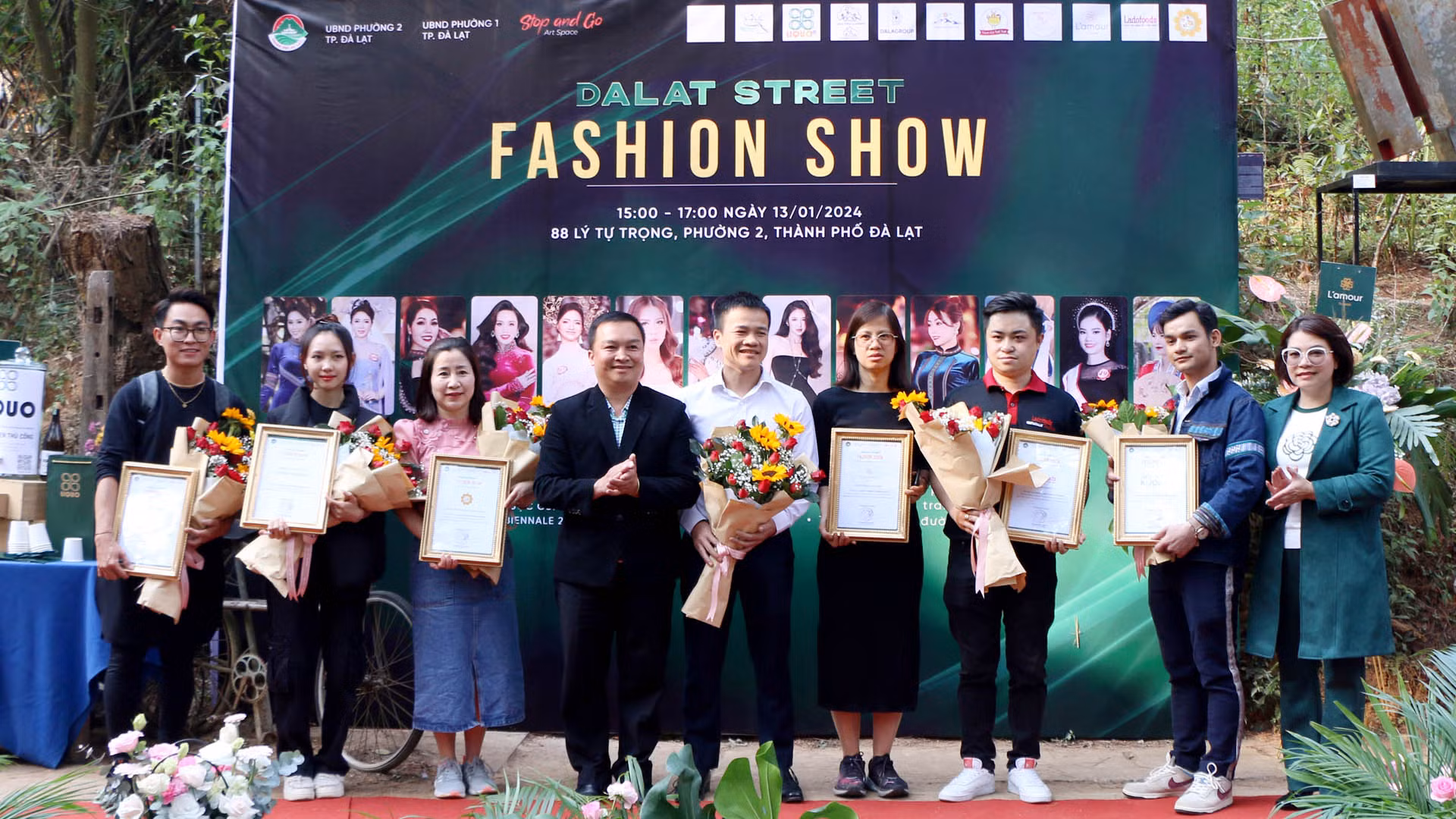 Đồng hành cùng Dalat Street Fashion Show có sự tham gia của Makeup Artist Quang Louis, Makeup Artist Quỳnh Nguyễn, các người mẫu tại Học viện Văn hóa nghệ thuật Sunflower, cùng những người mẫu không chuyên là người Đà Lạt, đồng bào dân tộc thiểu số Nam Tây Nguyên. Đồng hành cùng Dalat Street Fashion Show có sự tham gia của Makeup Artist Quang Louis, Makeup Artist Quỳnh Nguyễn, các người mẫu tại Học viện Văn hóa nghệ thuật Sunflower, cùng những người mẫu không chuyên là người Đà Lạt, đồng bào dân tộc thiểu số Nam Tây Nguyên.