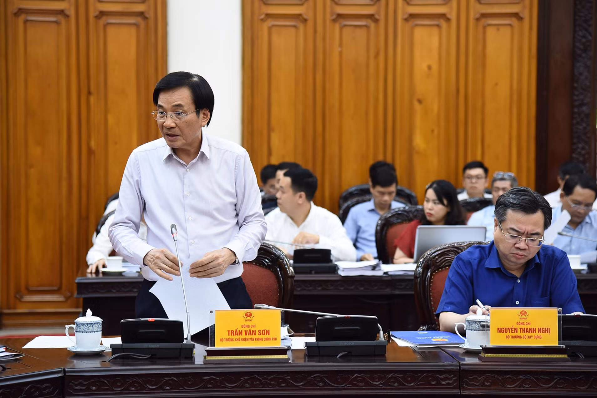 Bộ trưởng, Chủ nhiệm Văn phòng Chính phủ Trần Văn Sơn phát biểu tại phiên họp. Bộ trưởng, Chủ nhiệm Văn phòng Chính phủ Trần Văn Sơn phát biểu tại phiên họp.