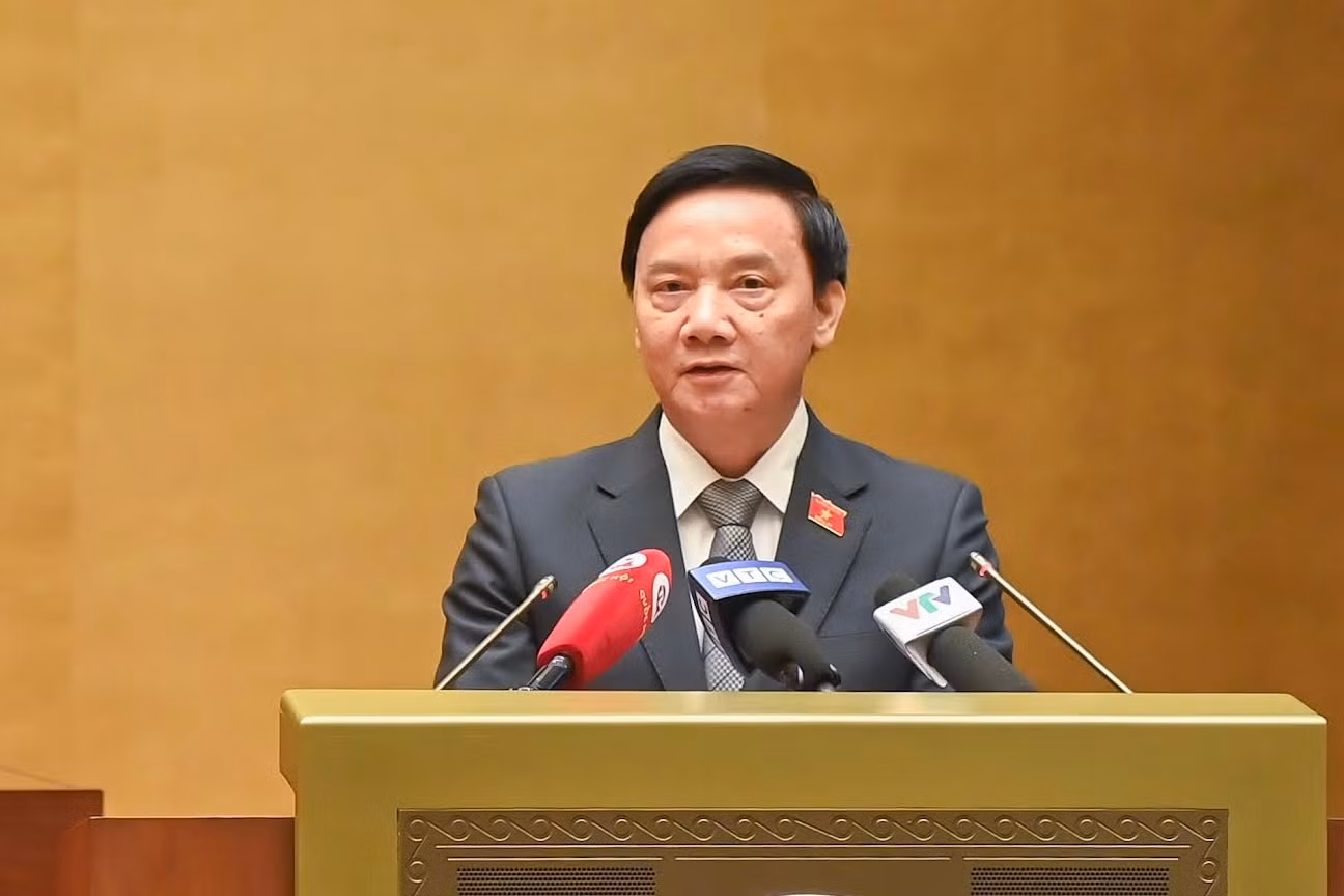 Phó Chủ tịch Quốc hội Nguyễn Khắc Định giới thiệu về mục đích xuất bản và giá trị, ý nghĩa, nội dung cuốn sách.