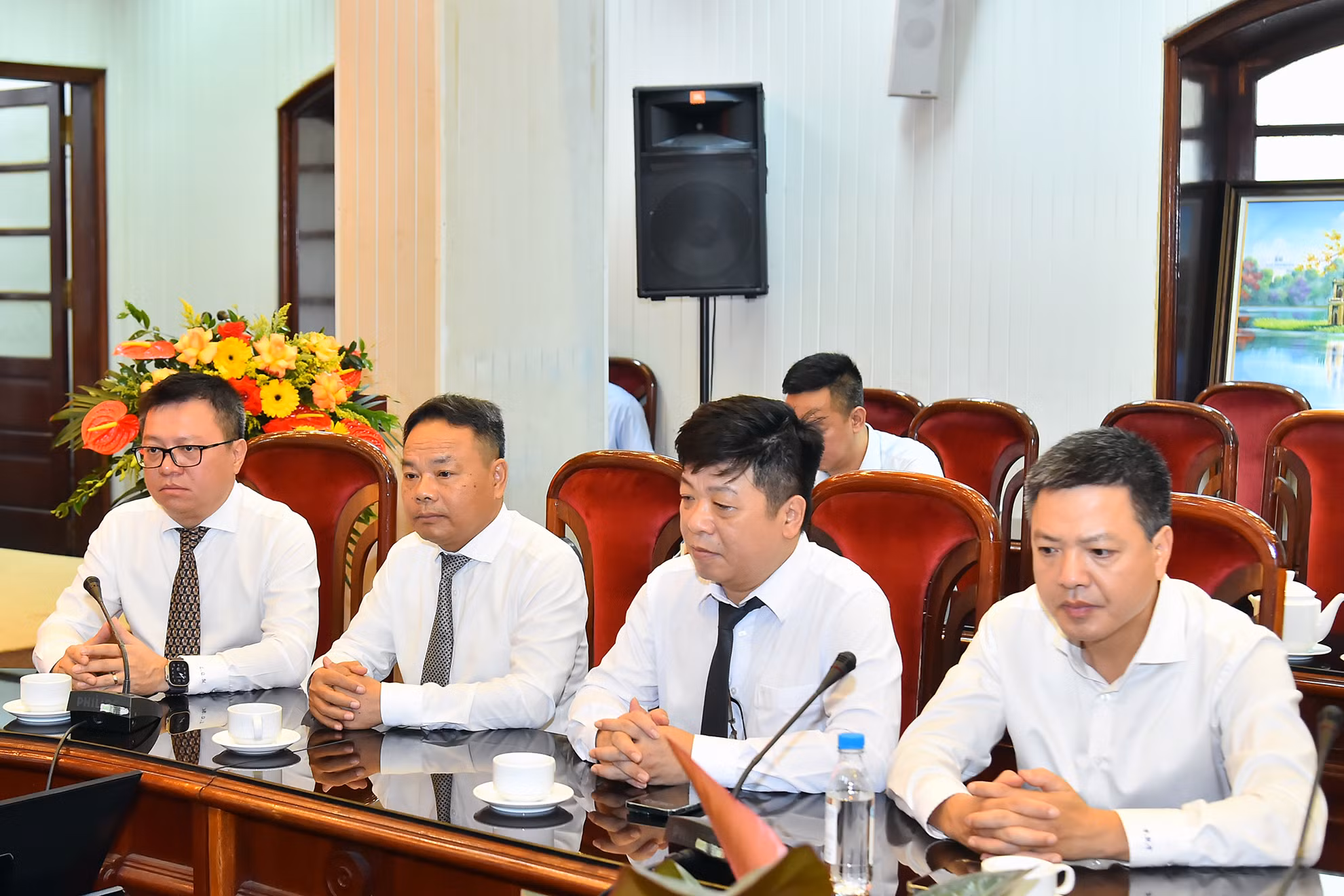 Tổng Biên tập Báo Nhân Dân Lê Quốc Minh cùng các đồng chí lãnh đạo, cán bộ Báo Nhân Dân tại buổi làm việc.