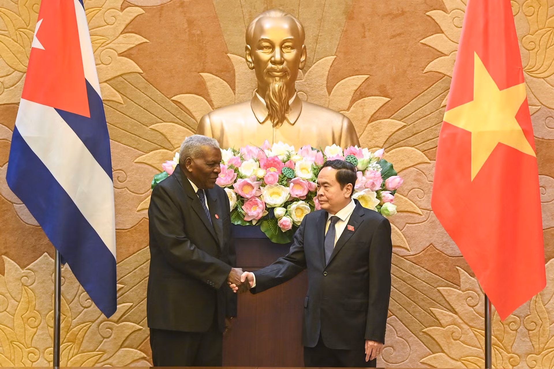 Chủ tịch Quốc hội Trần Thanh Mẫn và Chủ tịch Quốc hội Cuba Esteban Lazo Hernández.