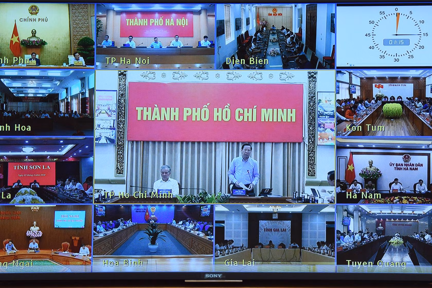Chủ tịch Ủy ban nhân dân Thành phố Hồ Chí Minh Phan Văn Mãi phát biểu tại điểm cầu Thành phố Hồ Chí Minh.