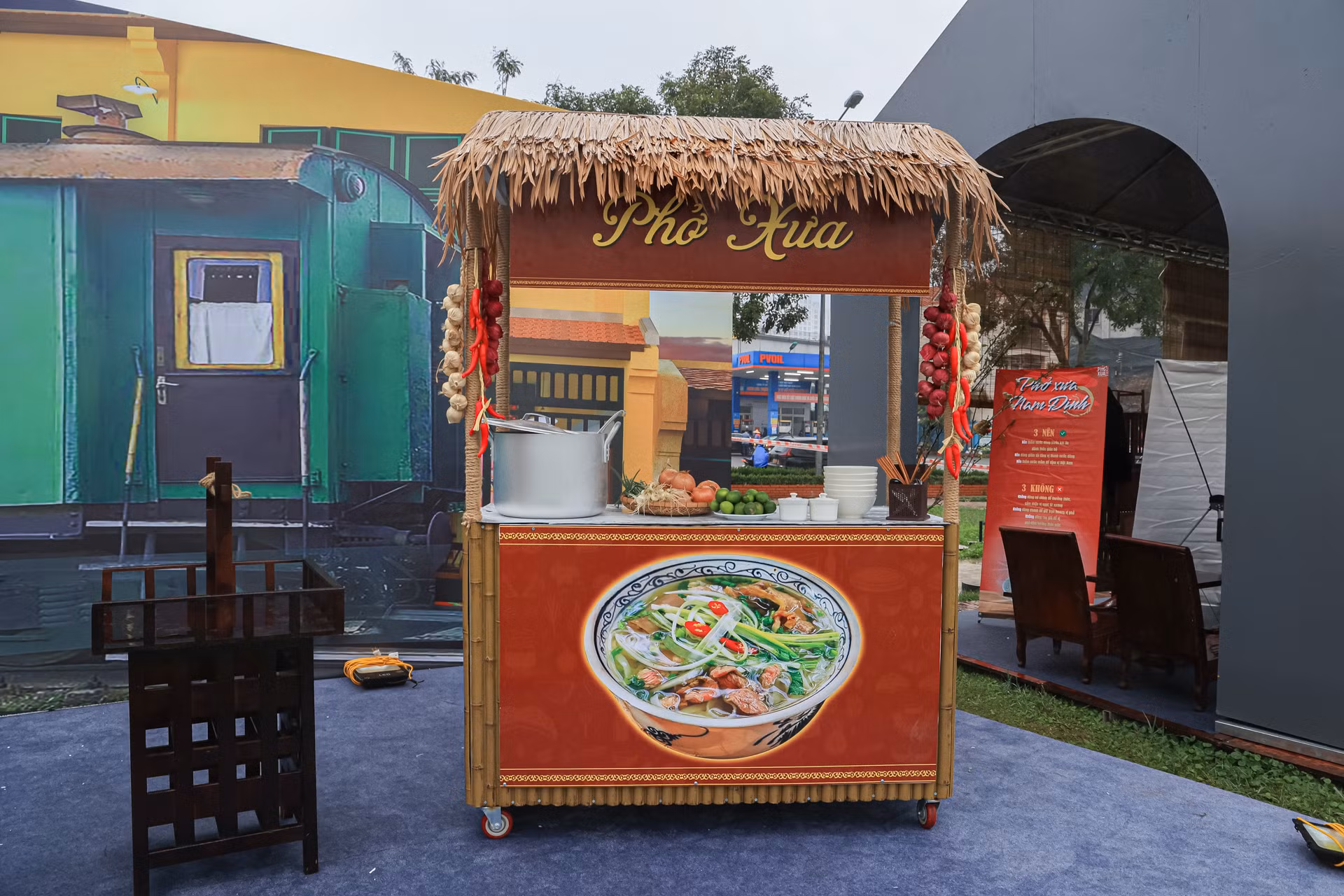 Tại Festival Phở 2024, các nghệ nhân đầu bếp sẽ tái hiện lại cách làm phở truyền thống. Tại Festival Phở 2024, các nghệ nhân đầu bếp sẽ tái hiện lại cách làm phở truyền thống.