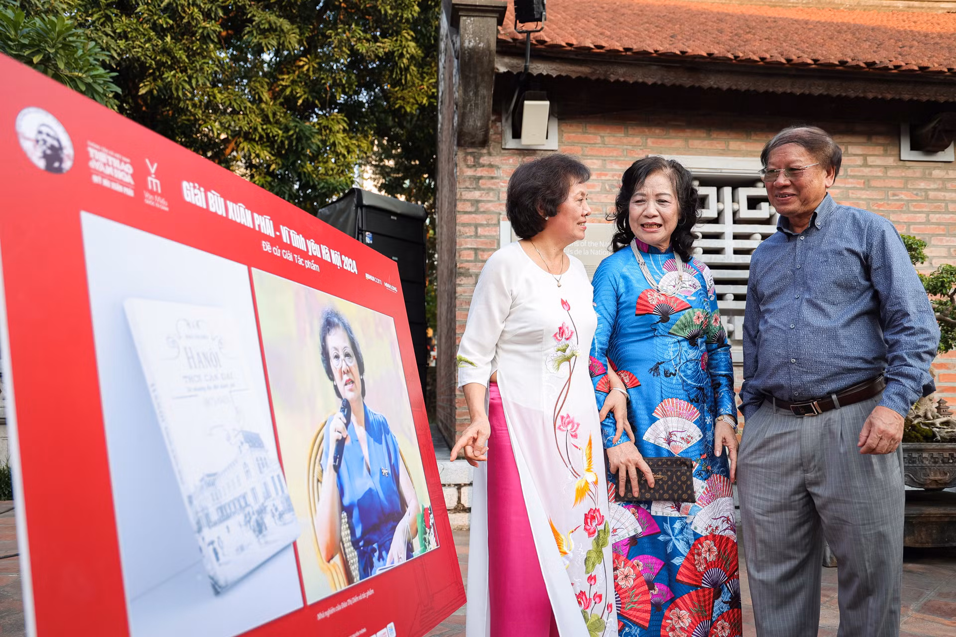 Giải thưởng "Bùi Xuân Phái - Vì tình yêu Hà Nội" do Báo Thể thao và Văn hóa và gia đình cố họa sĩ Bùi Xuân Phái thành lập từ năm 2008, trao cho các tác giả, tác phẩm, ý tưởng, việc làm có giá trị khoa học, nghệ thuật cao, thấm đượm tình yêu Hà Nội. Giải thưởng "Bùi Xuân Phái - Vì tình yêu Hà Nội" do Báo Thể thao và Văn hóa và gia đình cố họa sĩ Bùi Xuân Phái thành lập từ năm 2008, trao cho các tác giả, tác phẩm, ý tưởng, việc làm có giá trị khoa học, nghệ thuật cao, thấm đượm tình yêu Hà Nội.