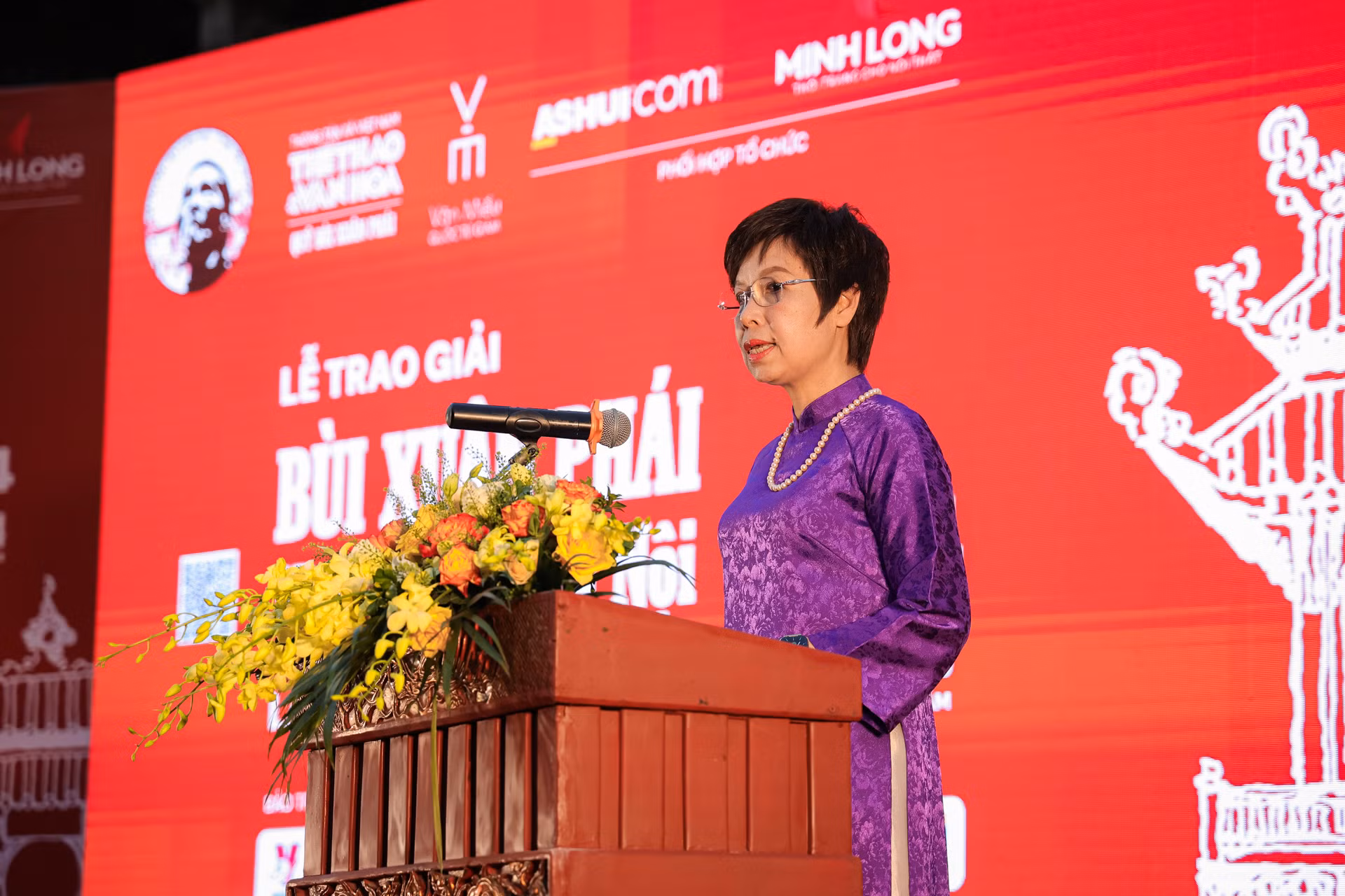 Bà Vũ Việt Trang, Tổng Giám đốc Thông tấn xã Việt Nam, phát biểu tại lễ trao giải. Bà Vũ Việt Trang, Tổng Giám đốc Thông tấn xã Việt Nam, phát biểu tại lễ trao giải.
