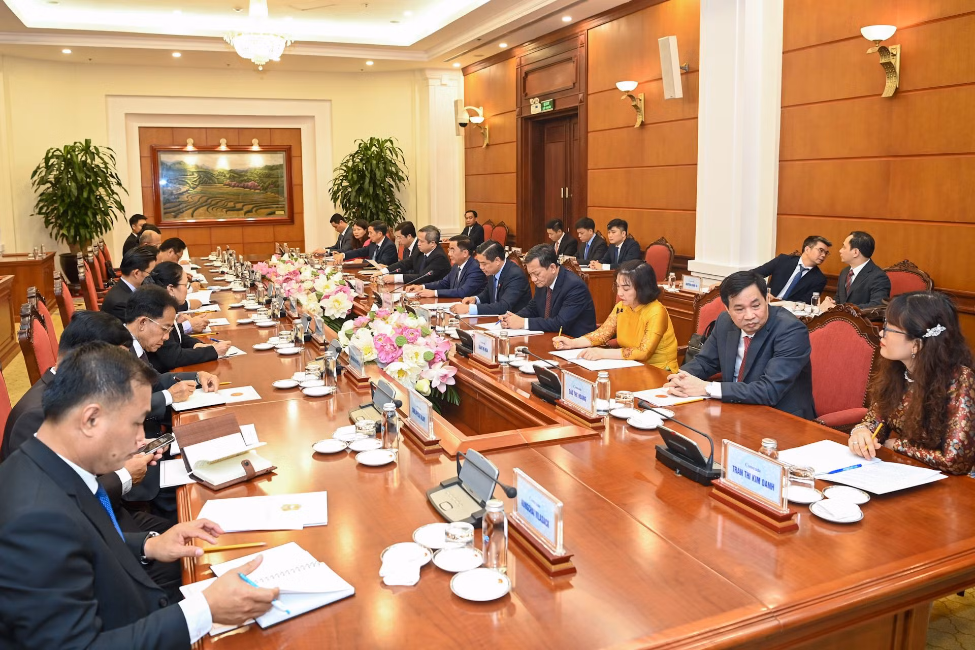 Quang cảnh buổi hội đàm tại Trụ sở Trung ương Đảng.