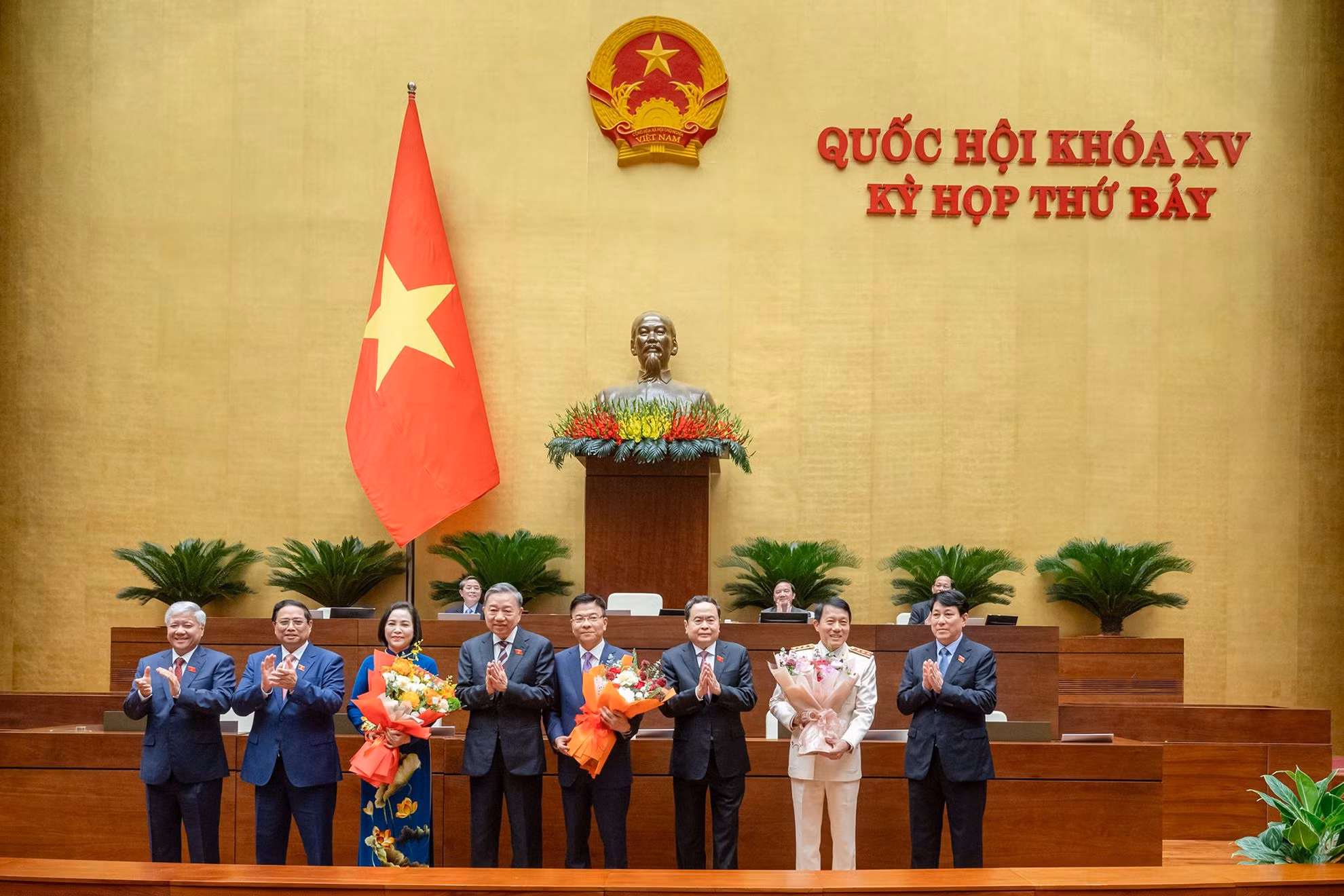 Với đa số phiếu các đại biểu tham gia biểu quyết tán thành, Quốc hội đã thông qua: Nghị quyết bầu Phó Chủ tịch Quốc hội nhiệm kỳ 2021-2026 đối với bà Nguyễn Thị Thanh; Nghị quyết phê chuẩn đề nghị của Thủ tướng Chính phủ về việc bổ nhiệm Phó Thủ tướng Chính phủ và Bộ trưởng Công an nhiệm kỳ 2021-2026; Nghị quyết phê chuẩn đề nghị của Chủ tịch nước về Ủy viên Hội đồng Quốc phòng và an ninh đối với Bộ trưởng Công an Lương Tam Quang.