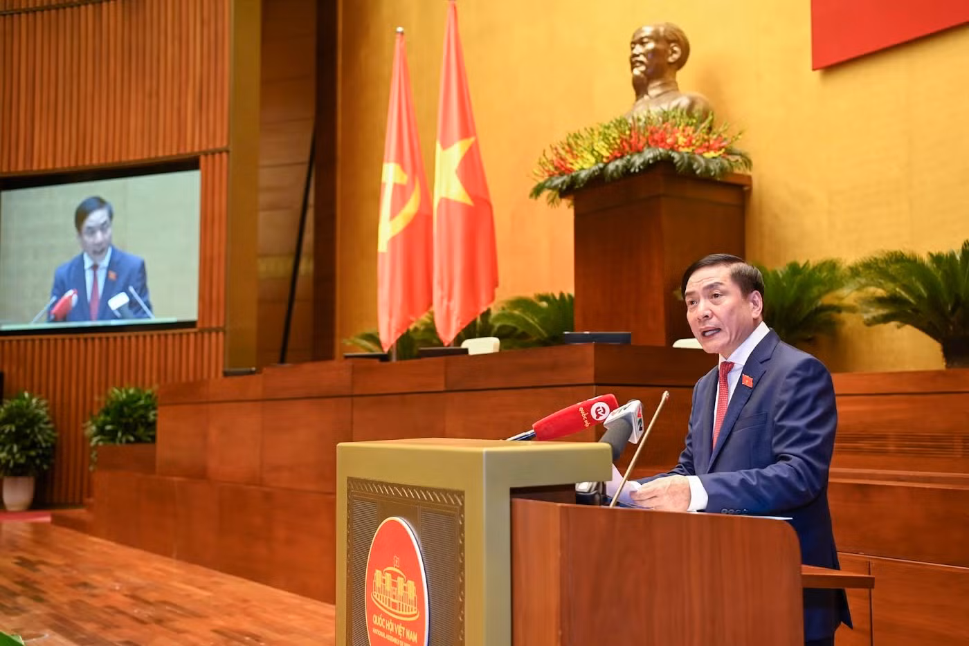 Tổng Thư ký, Chủ nhiệm Văn phòng Quốc hội Bùi Văn Cường phát biểu mở đầu lễ ra mắt cuốn sách.