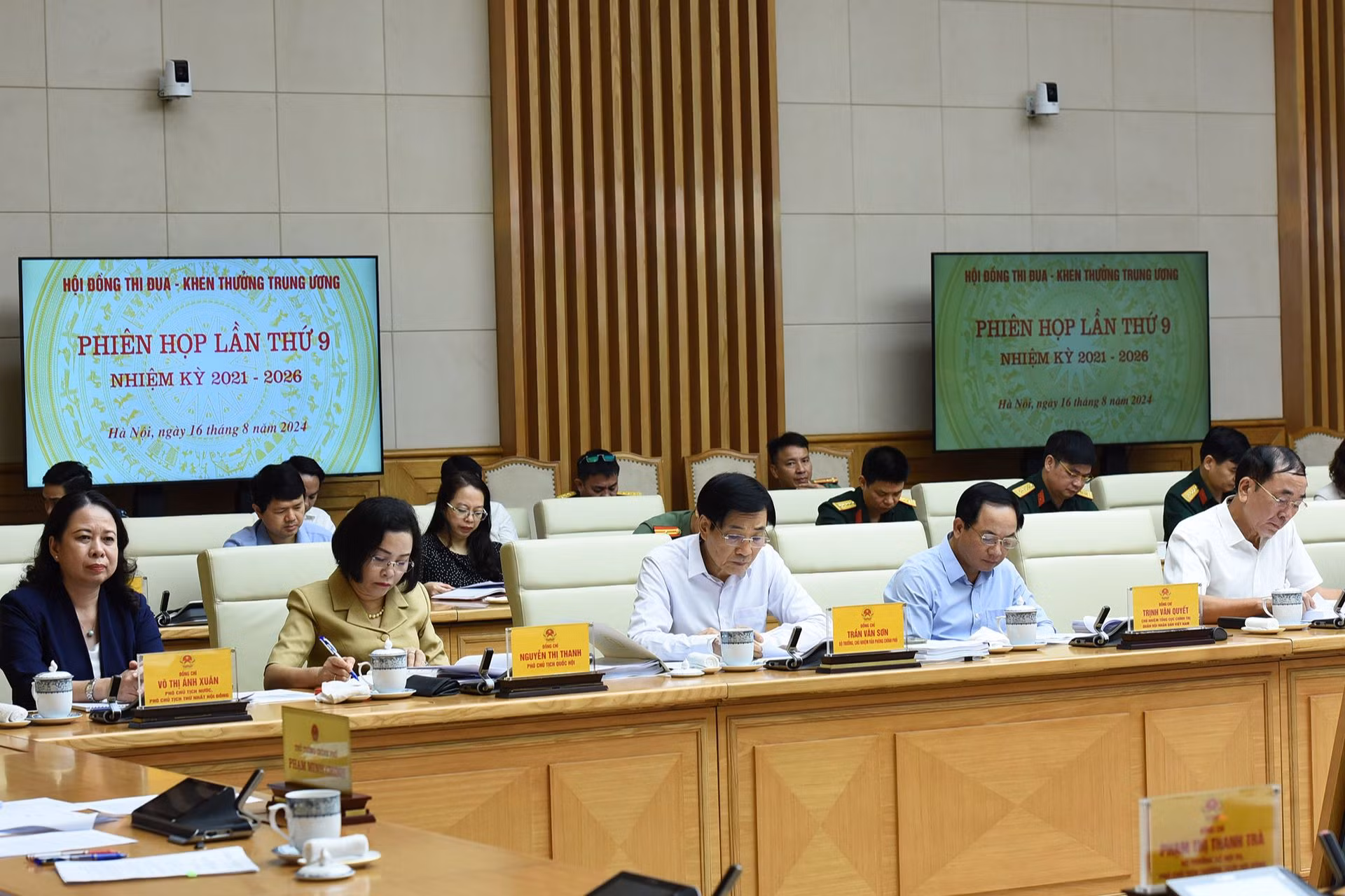 Phó Chủ tịch nước Võ Thị Ánh Xuân, Phó Chủ tịch thứ nhất Hội đồng; Phó Chủ tịch Quốc hội Nguyễn Thị Thanh và lãnh đạo các bộ, ban, ngành tham dự Phiên họp. Phó Chủ tịch nước Võ Thị Ánh Xuân, Phó Chủ tịch thứ nhất Hội đồng; Phó Chủ tịch Quốc hội Nguyễn Thị Thanh và lãnh đạo các bộ, ban, ngành tham dự Phiên họp.