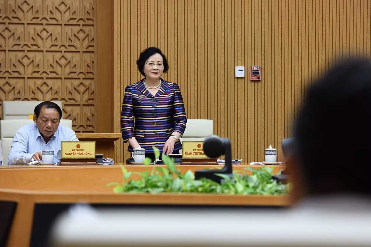 Bộ trưởng Nội vụ Phạm Thị Thanh Trà phát biểu ý kiến tại phiên họp. Bộ trưởng Nội vụ Phạm Thị Thanh Trà phát biểu ý kiến tại phiên họp.