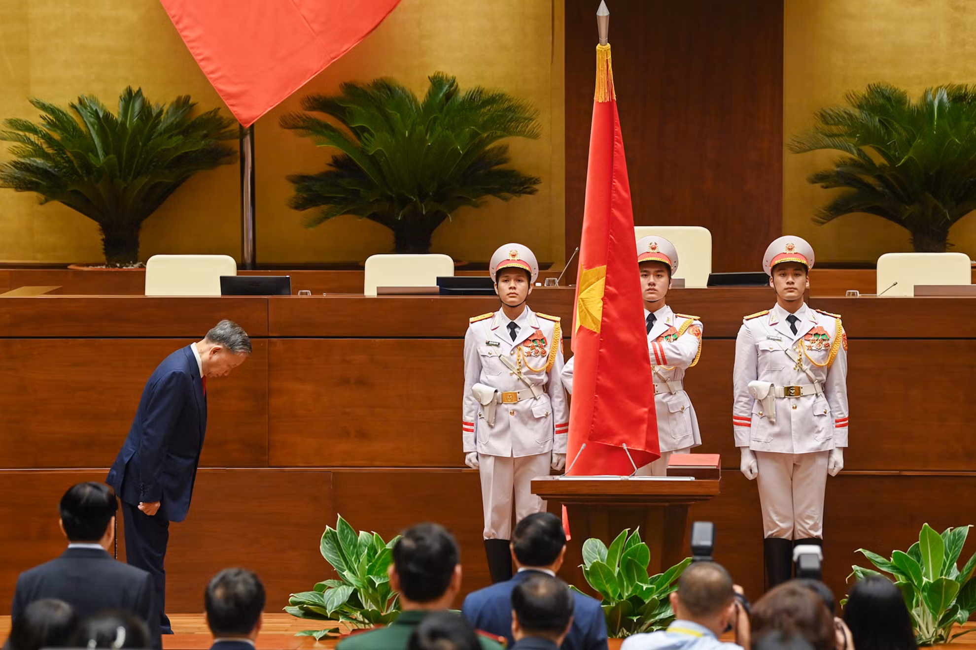 Sáng 22/5, Quốc hội khóa XV đã thông qua Nghị quyết bầu đồng chí Tô Lâm, Ủy viên Bộ Chính trị, Bộ trưởng Công an, đại biểu Quốc hội khóa XV giữ chức Chủ tịch nước, với 472/473 đại biểu tham gia biểu quyết tán thành (bằng 96,92% tổng số đại biểu Quốc hội).