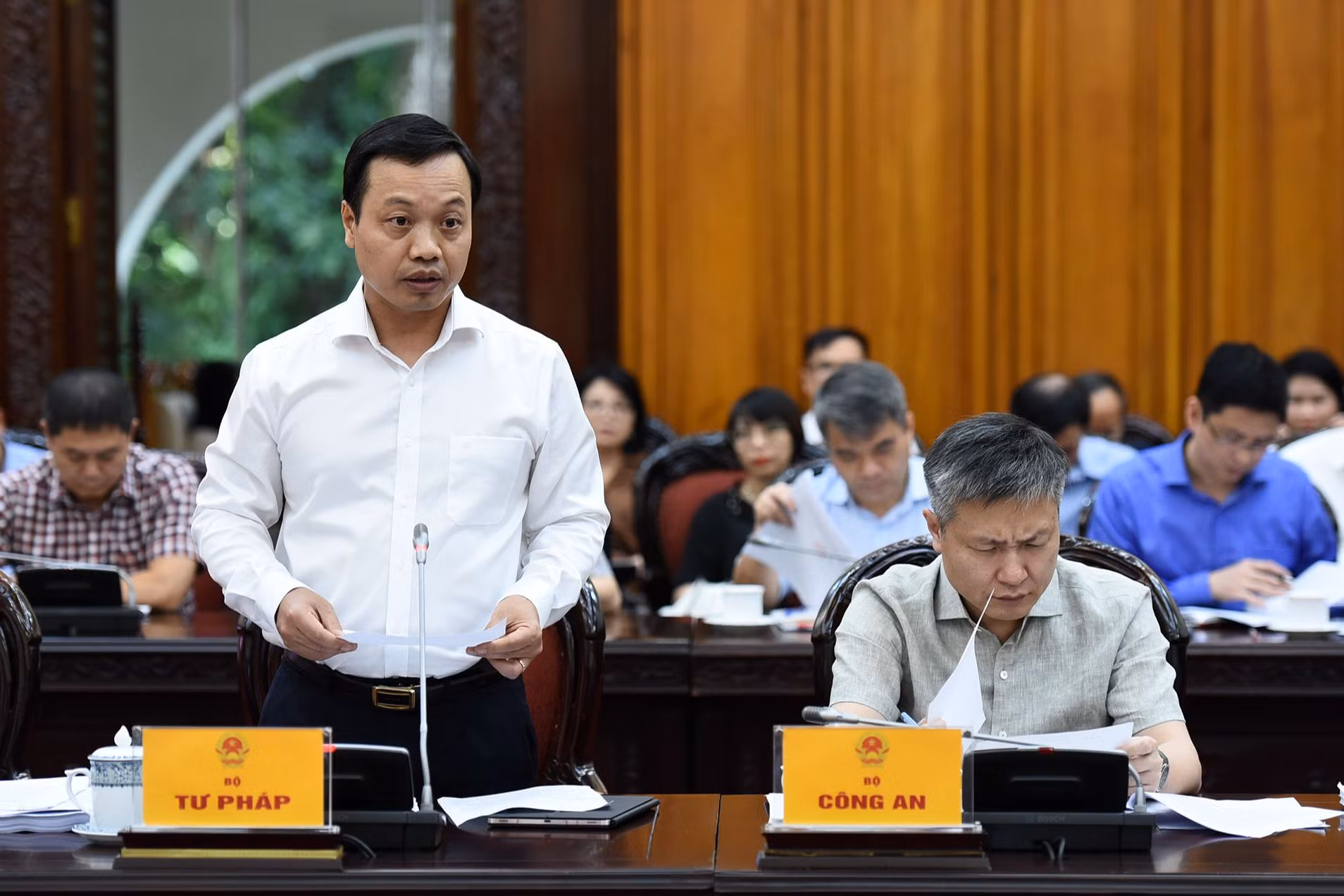 Theo đại diện lãnh đạo Bộ Tư pháp, đến nay đã nhận được báo cáo của 15 bộ, cơ quan ngang bộ, 55 địa phương và một số hiệp hội, doanh nghiệp về rà soát văn bản quy phạm pháp luật; đồng thời nhận được 594 kiến nghị đối với 13 luật. Theo đại diện lãnh đạo Bộ Tư pháp, đến nay đã nhận được báo cáo của 15 bộ, cơ quan ngang bộ, 55 địa phương và một số hiệp hội, doanh nghiệp về rà soát văn bản quy phạm pháp luật; đồng thời nhận được 594 kiến nghị đối với 13 luật.