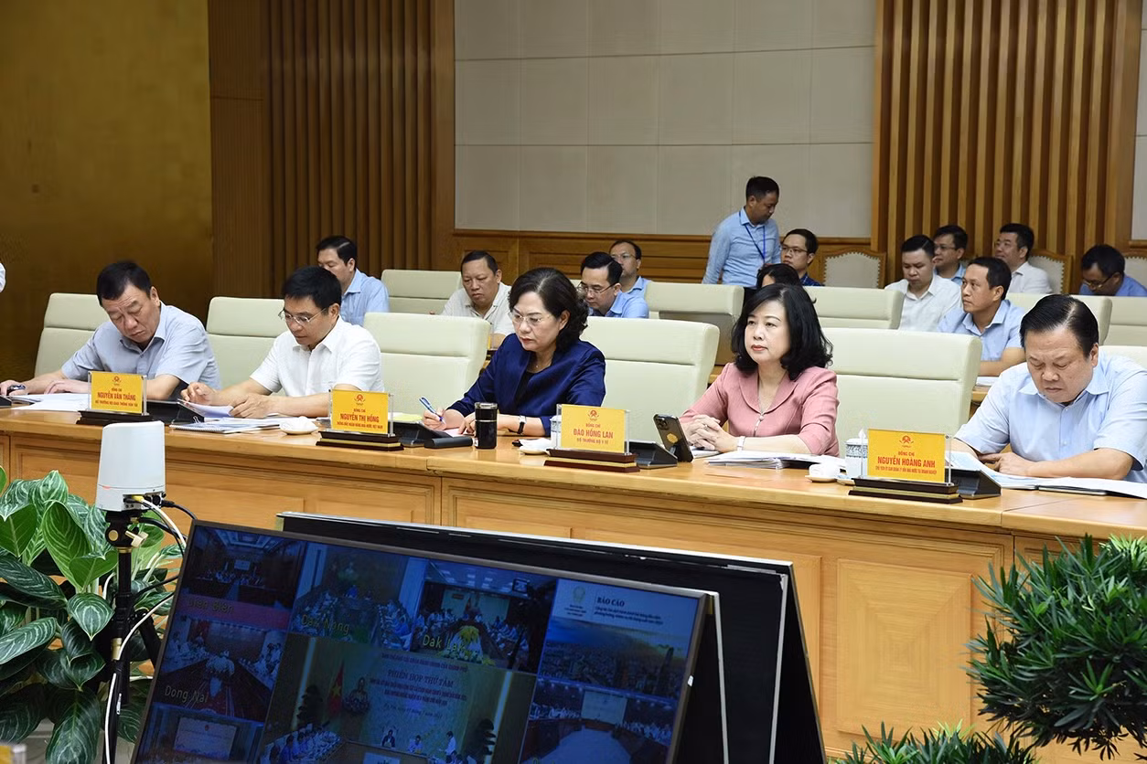 Đại diện lãnh đạo các bộ, ban, ngành tham dự phiên họp. Đại diện lãnh đạo các bộ, ban, ngành tham dự phiên họp.