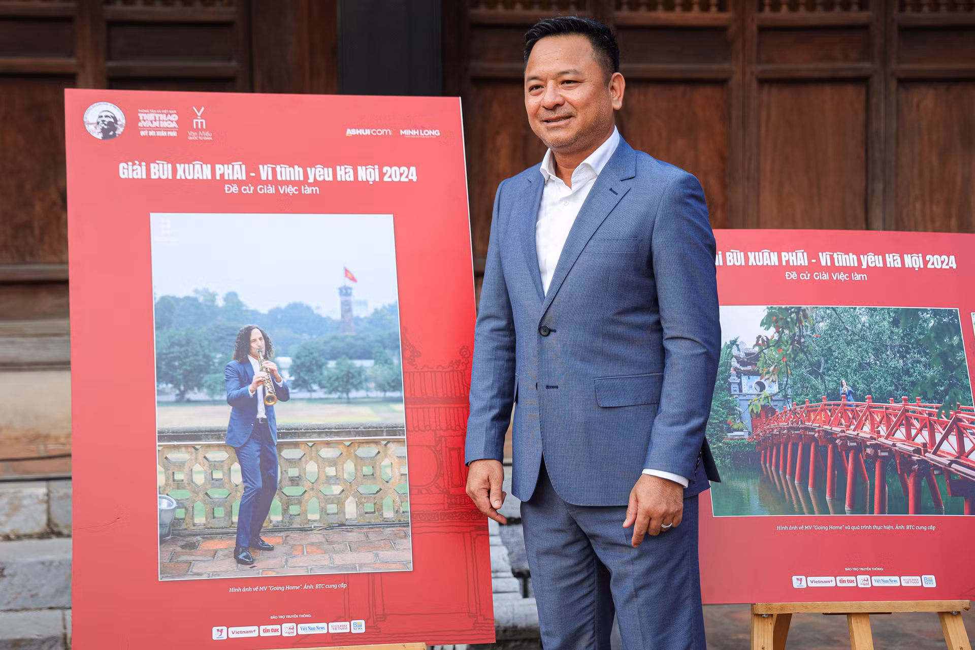 Ông Nguyễn Thùy Dương - Chủ tịch IB Group Việt Nam bên cạnh Đề cử Giải Việc làm “Quảng bá du lịch Hà Nội qua MV ‘Going Home’ của nghệ sĩ saxophone Kenny G”. Ông Nguyễn Thùy Dương - Chủ tịch IB Group Việt Nam bên cạnh Đề cử Giải Việc làm “Quảng bá du lịch Hà Nội qua MV ‘Going Home’ của nghệ sĩ saxophone Kenny G”.