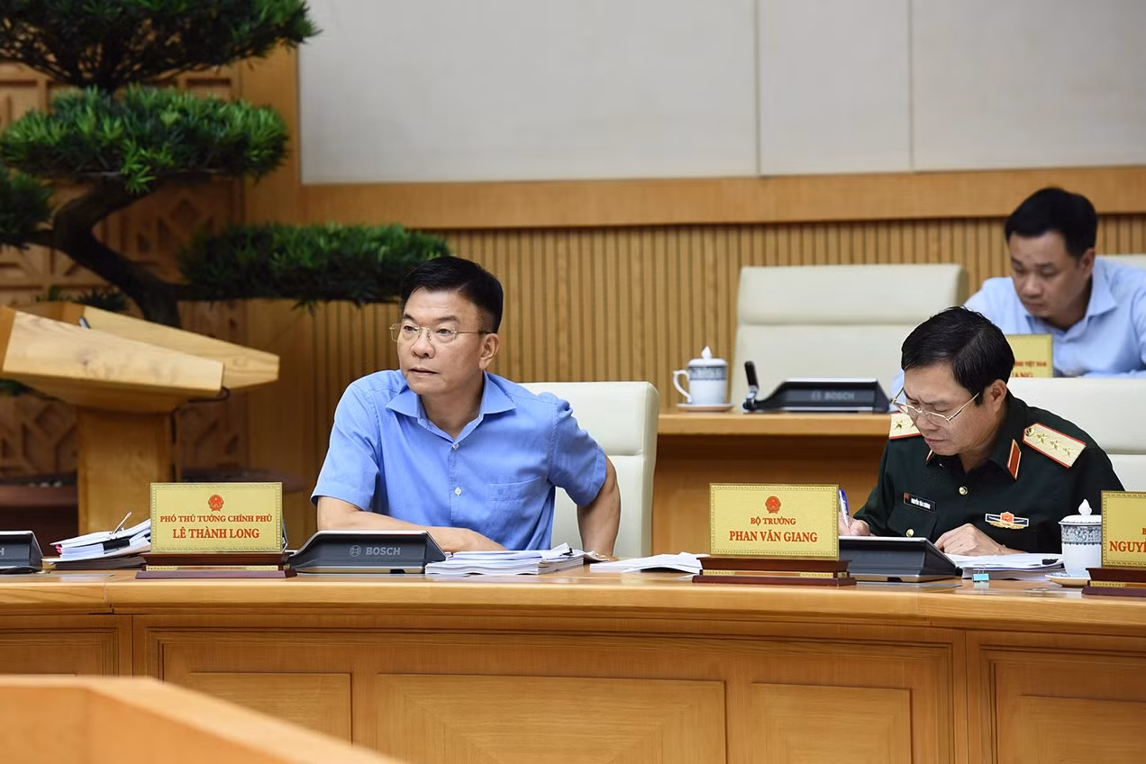 Phó Thủ tướng Lê Thành Long phát biểu ý kiến tại phiên họp. Phó Thủ tướng Lê Thành Long phát biểu ý kiến tại phiên họp.