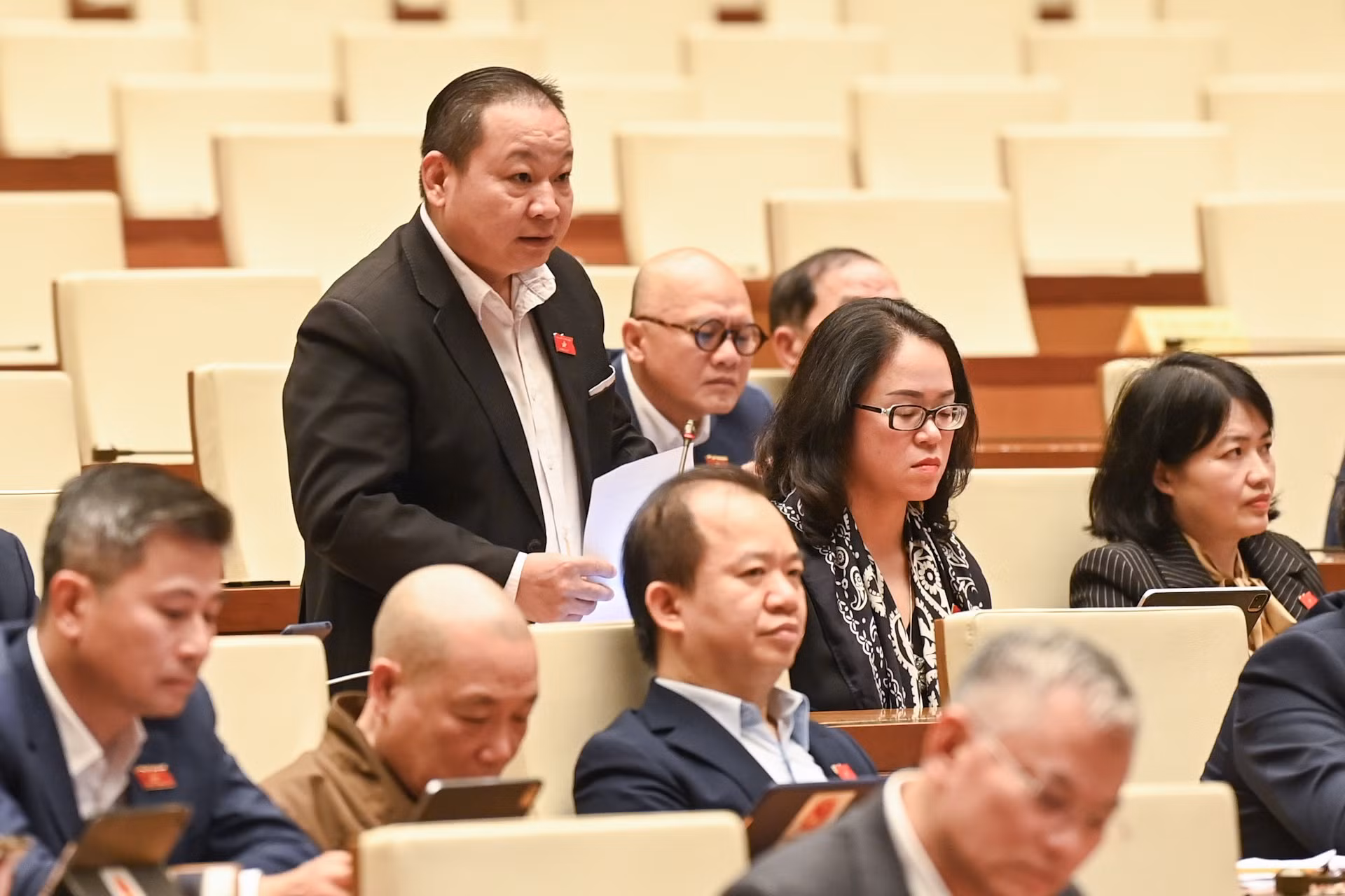 Đại biểu Quốc hội tỉnh Hà Giang Tráng A Dương phát biểu chất vấn..