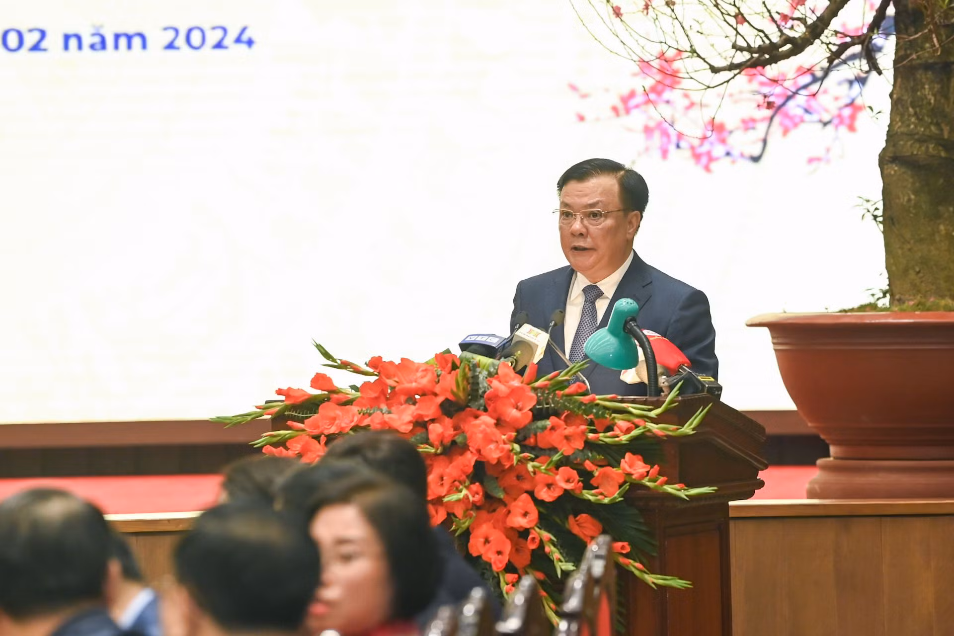 Bí thư Thành ủy Hà Nội Đinh Tiến Dũng phát biểu tại hội nghị. Bí thư Thành ủy Hà Nội Đinh Tiến Dũng phát biểu tại hội nghị.