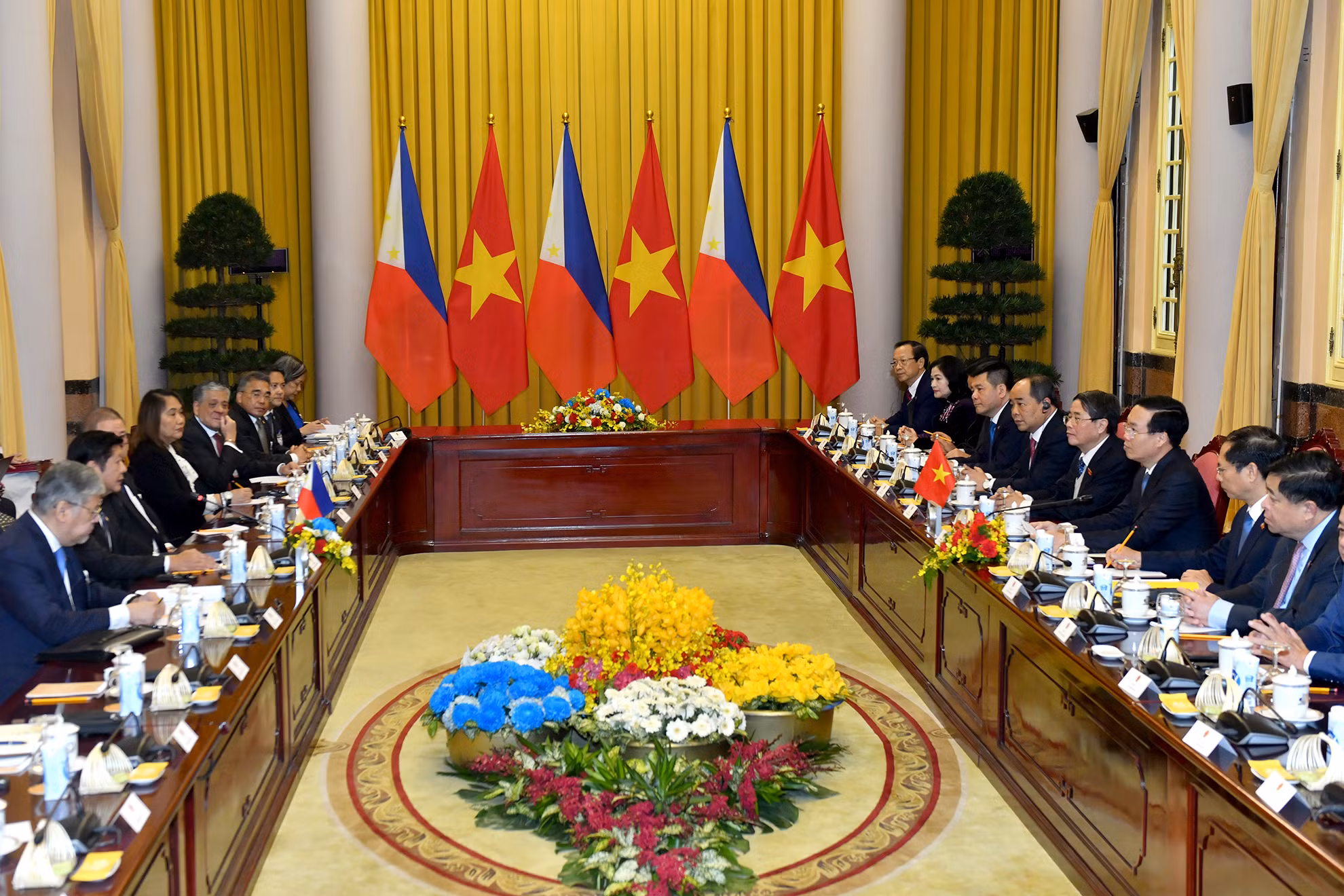 Quang cảnh hội đàm. Quang cảnh hội đàm.
