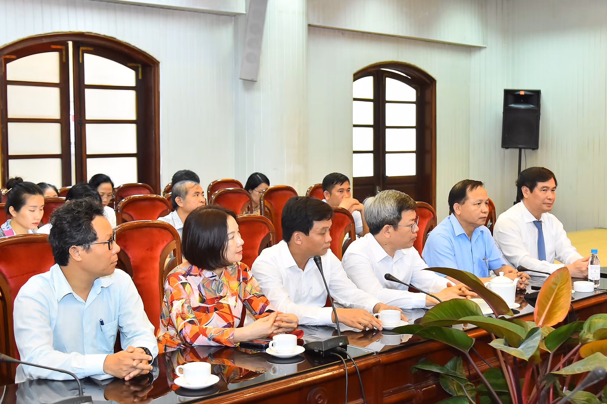 Các đồng chí lãnh đạo và đại diện các đơn vị của Ban Tuyên giáo Trung ương tại buổi làm việc.
