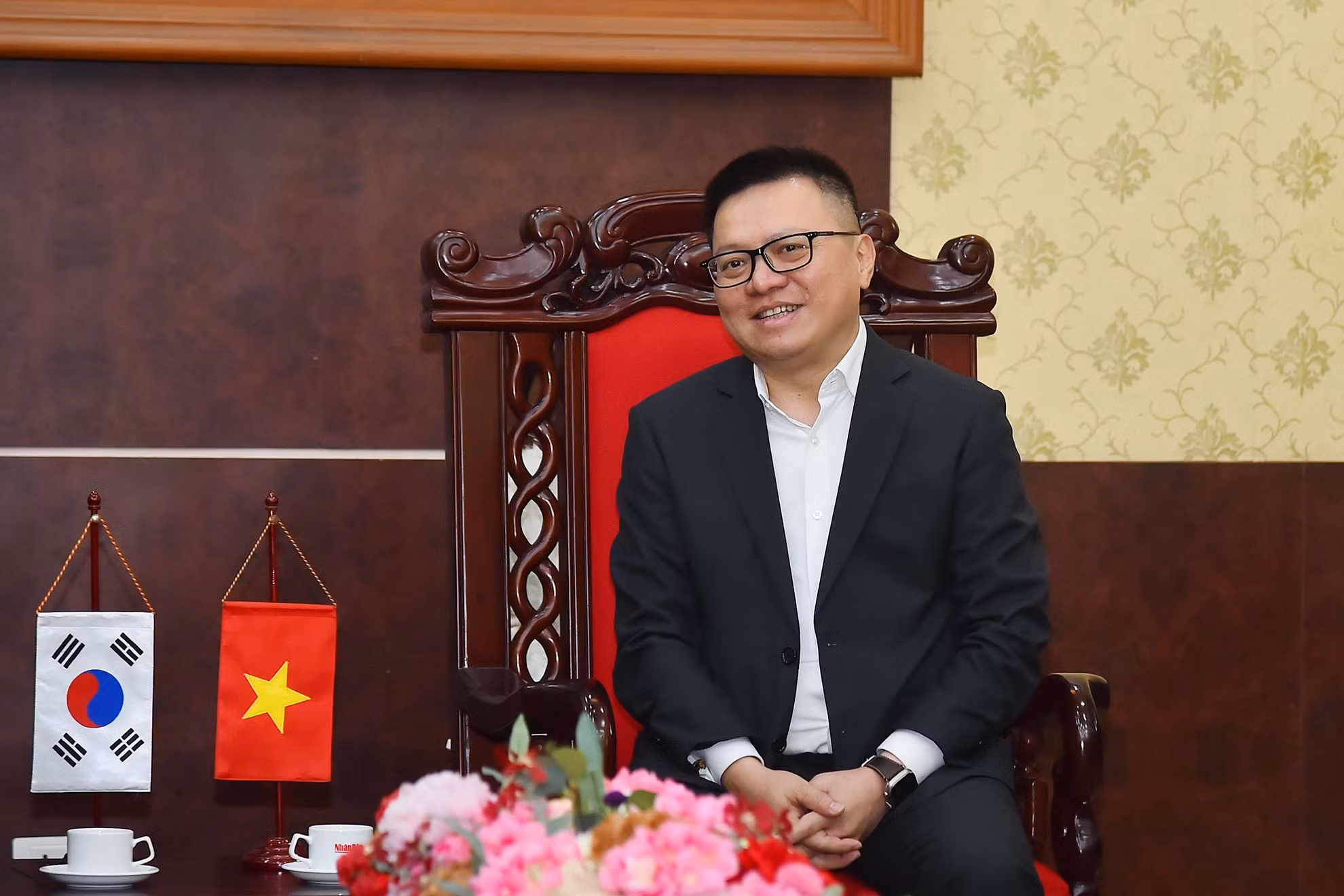 Tổng Biên tập Báo Nhân Dân Lê Quốc Minh phát biểu ý kiến tại buổi tiếp.