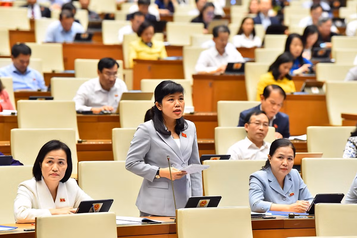 Tại Phiên chất vấn và trả lời chất vấn, đã có 19 đại biểu đặt câu hỏi cho người đứng đầu Chính phủ về nhiều lĩnh vực khác nhau liên quan đến thể chế, chính sách cũng như an sinh xã hội,… Tại Phiên chất vấn và trả lời chất vấn, đã có 19 đại biểu đặt câu hỏi cho người đứng đầu Chính phủ về nhiều lĩnh vực khác nhau liên quan đến thể chế, chính sách cũng như an sinh xã hội,…