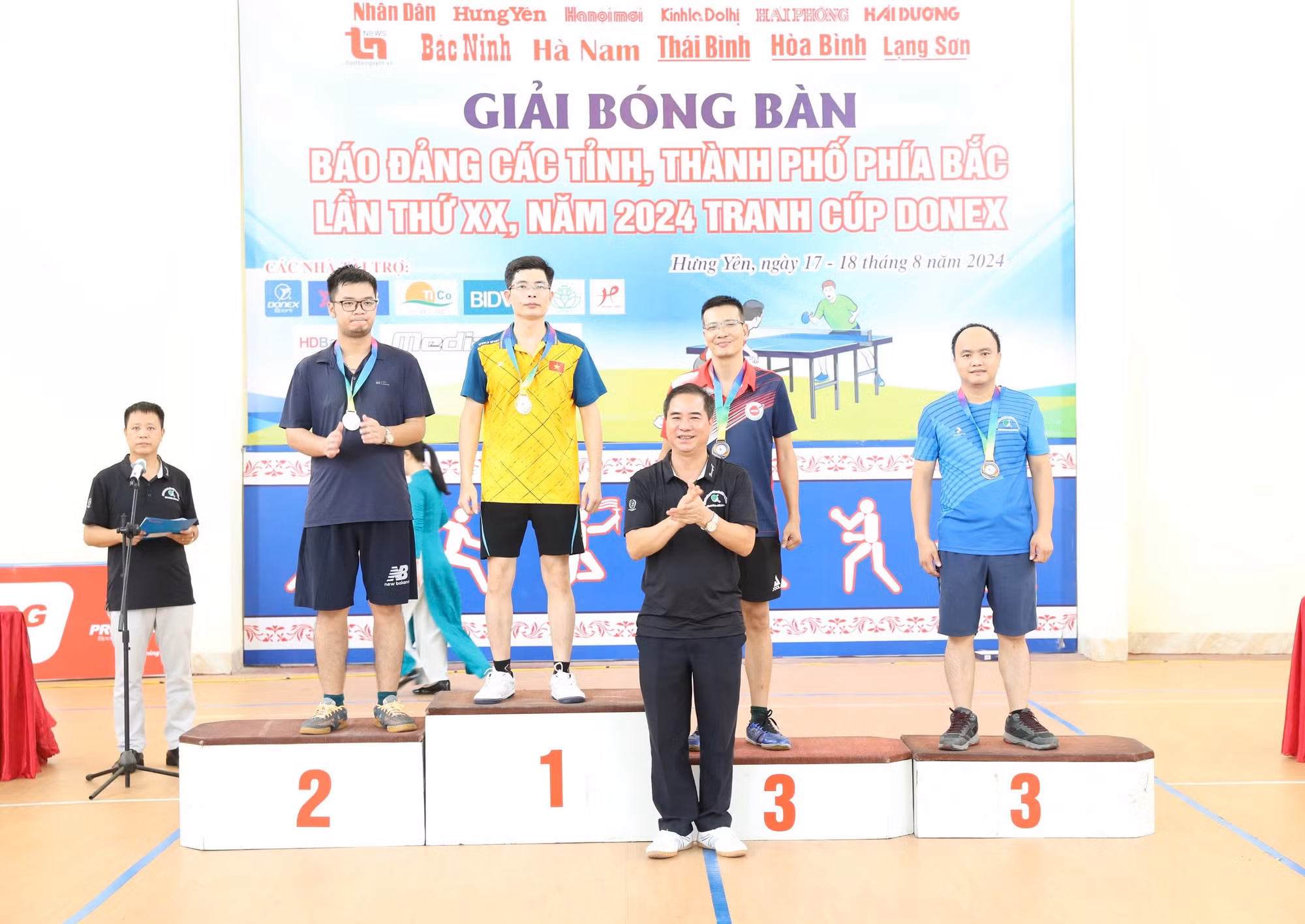 Nhà báo Hoàng Anh (Báo Thái Nguyên) giành giải Nhất đơn nam dưới 50 tuổi.