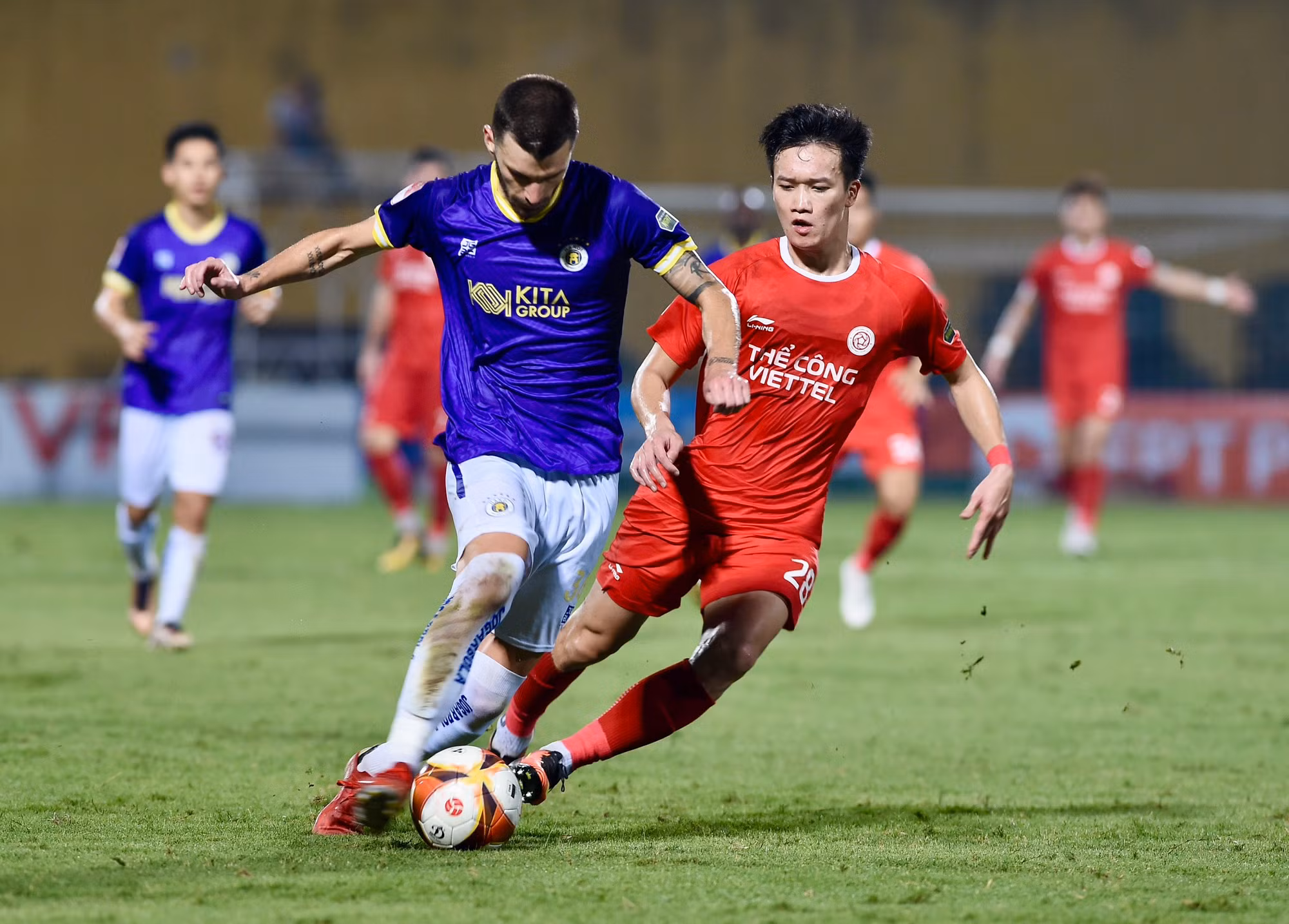 Hoàng Đức thi đấu hiệu quả trên hàng công.