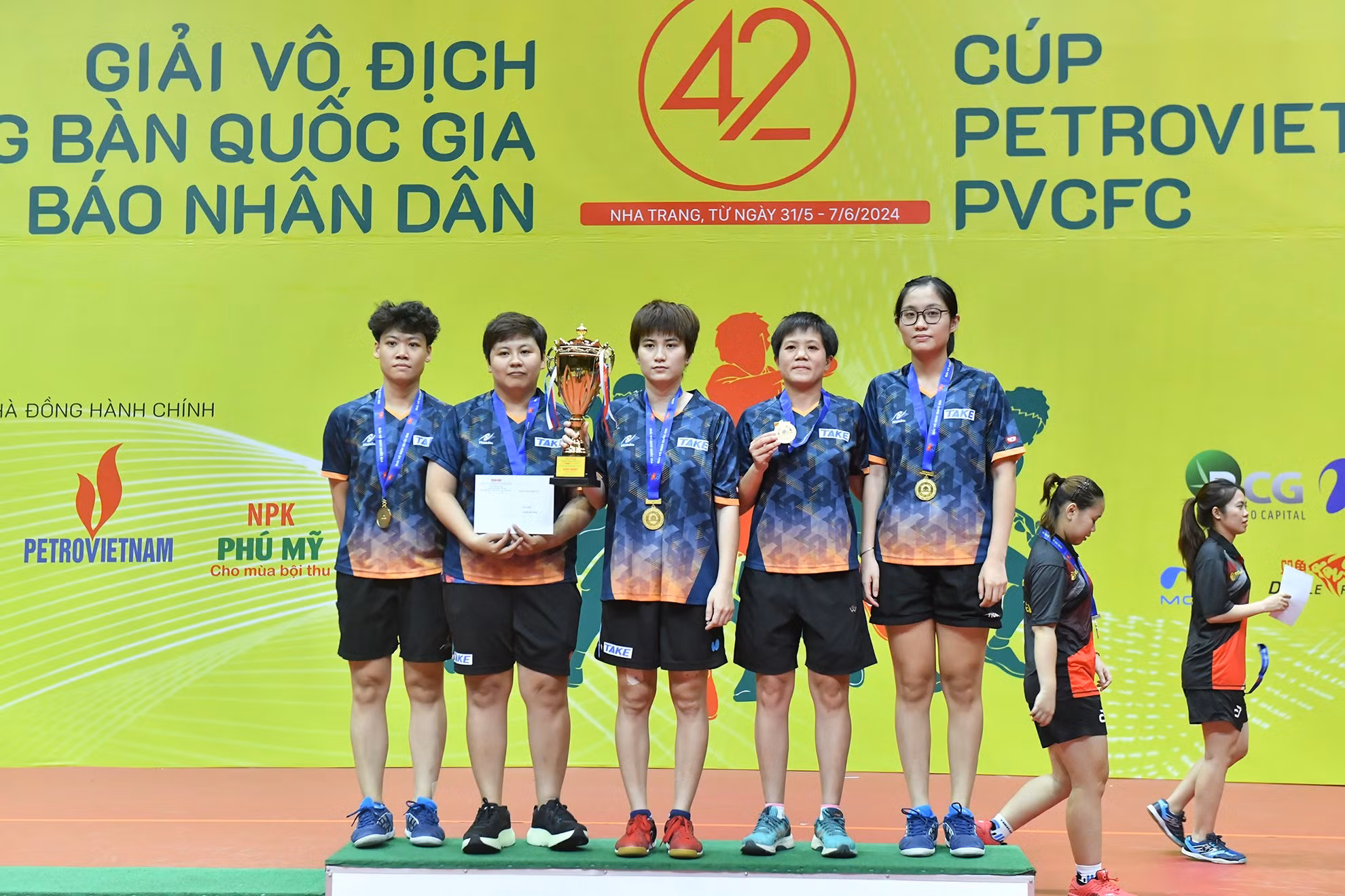 Các cô gái Thành phố Hồ Chí Minh vô địch nội dung đồng đội nữ. Các cô gái Thành phố Hồ Chí Minh vô địch nội dung đồng đội nữ.