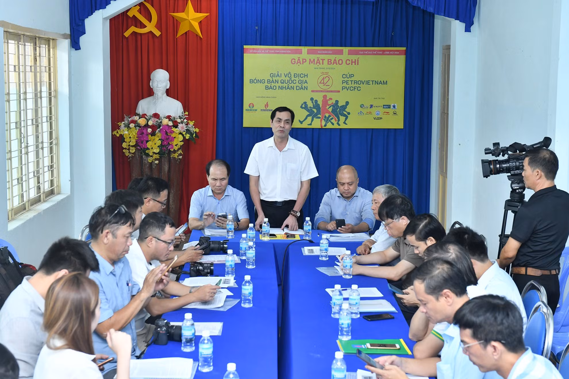 Trưởng Ban Văn hóa-Văn nghệ Báo Nhân Dân, Trưởng Ban Tổ chức giải cung cấp thông tin cho các cơ quan báo chí. Ngoài công tác tổ chức giải và chuyên môn, đồng chí Trần Hữu Việt cũng bật mí, lễ khai mạc sẽ có sự tham gia chào mừng của ca sĩ Tùng Dương, sự góp mặt, giao lưu của Á hậu Liên lục địa Lê Nguyễn Ngọc Hằng.