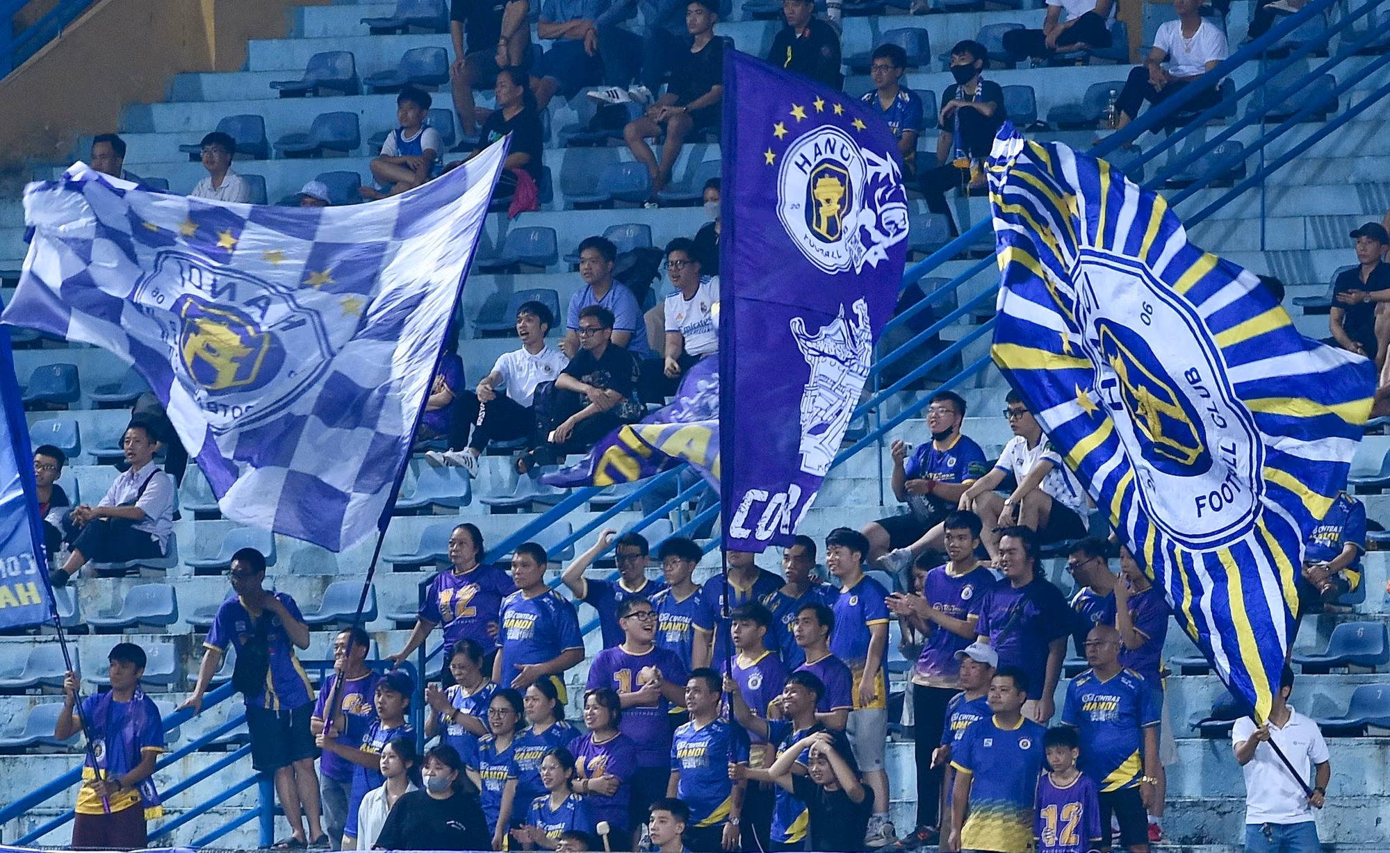 Cổ động viên Hà Nội FC.
