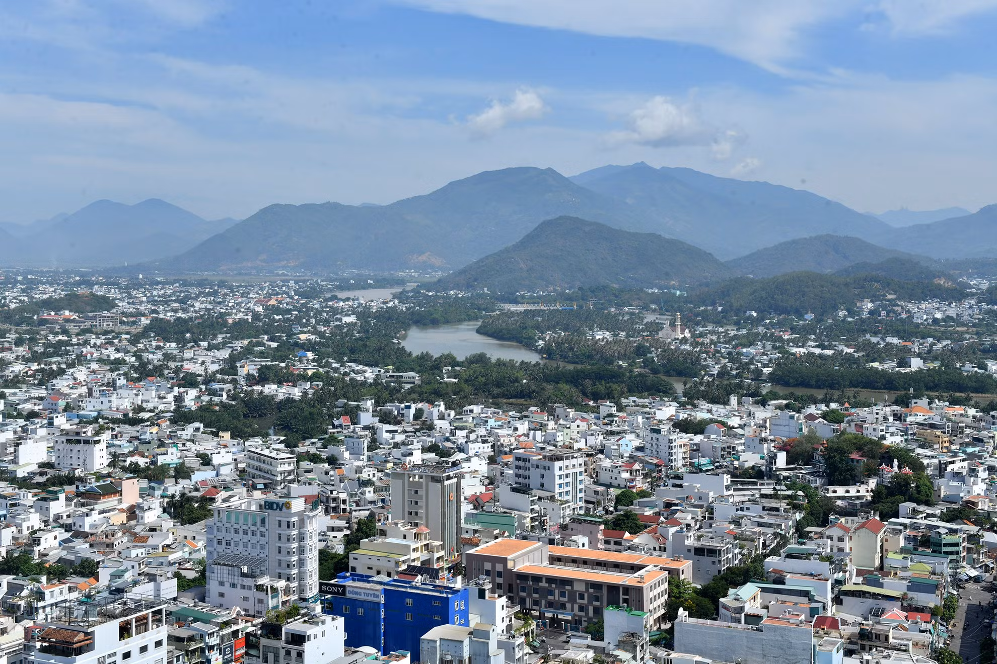 Nha Trang có núi, có biển, hội tụ đầy đủ các yếu tố thiên nhiên.