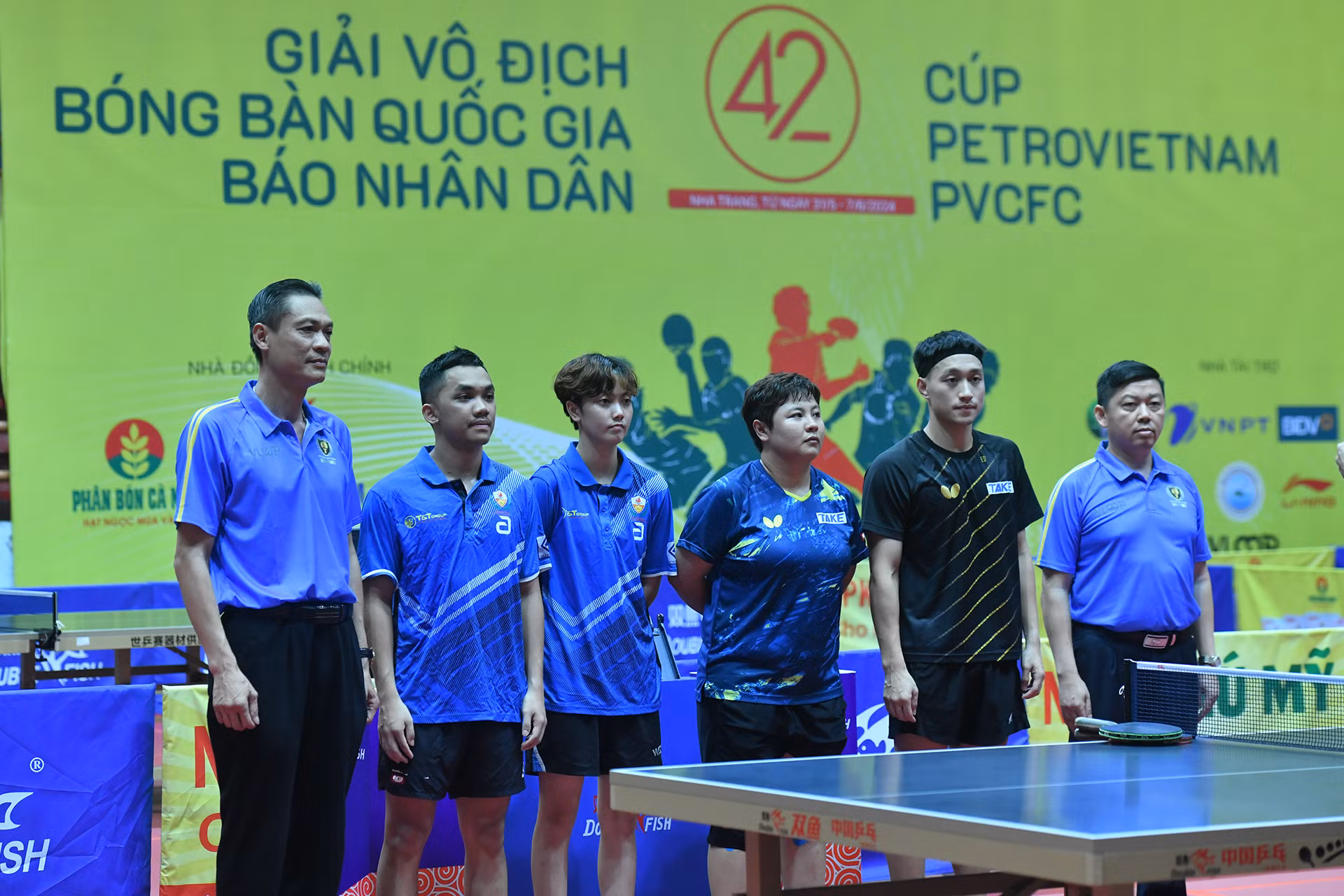 Hai đôi nam nữ bước vào trận chung kết sau khi đã vượt qua rất nhiều đối thủ mạnh. Hai đôi nam nữ bước vào trận chung kết sau khi đã vượt qua rất nhiều đối thủ mạnh.