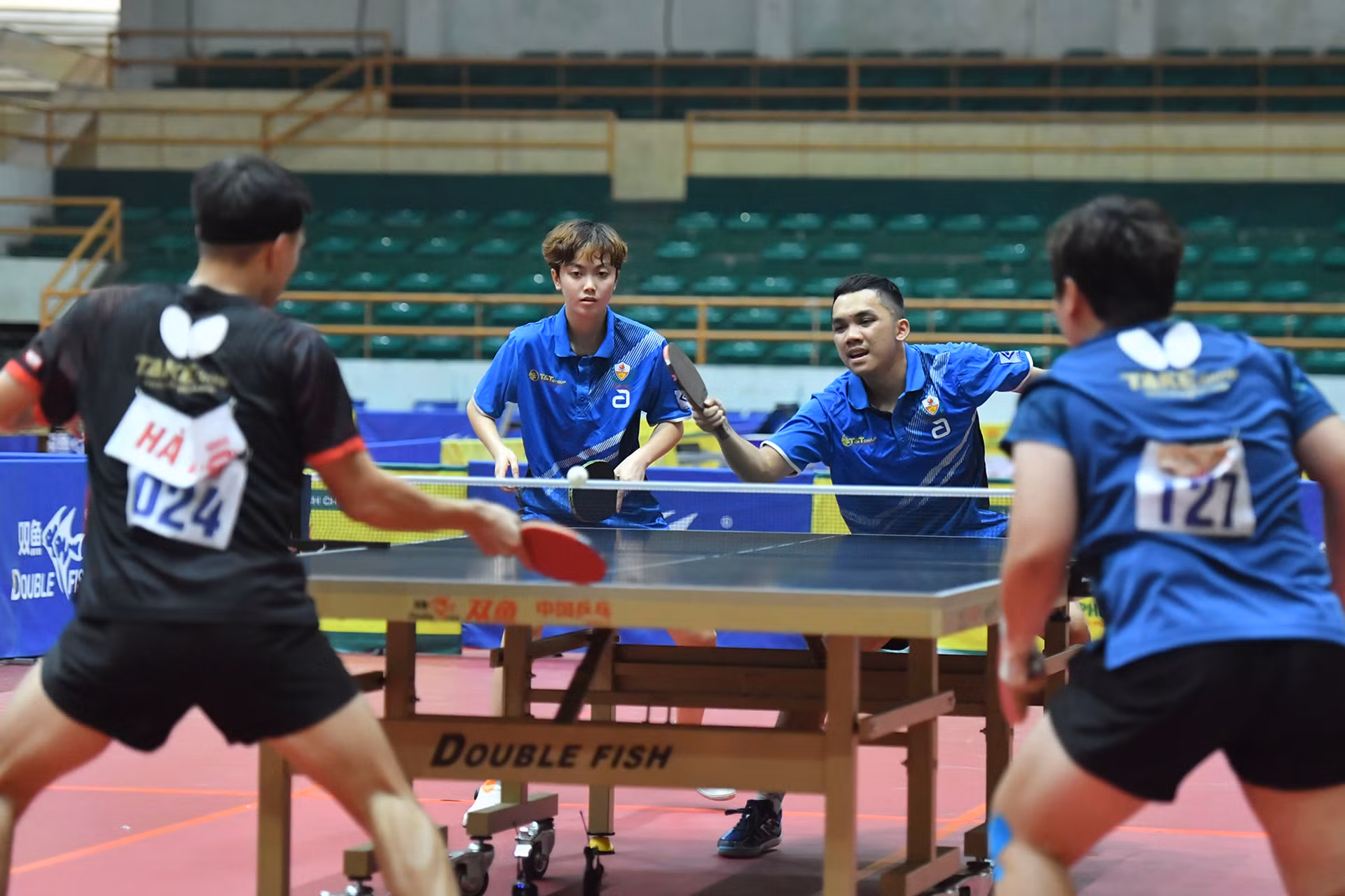 Anh Hoàng-Mai Ngọc dẫn trước game point đầu tiên nhưng để Anh Tú-Mỹ Trang lật thế cờ và giành chiến thắng séc đầu với tỷ số 13-11. Anh Hoàng-Mai Ngọc dẫn trước game point đầu tiên nhưng để Anh Tú-Mỹ Trang lật thế cờ và giành chiến thắng séc đầu với tỷ số 13-11.