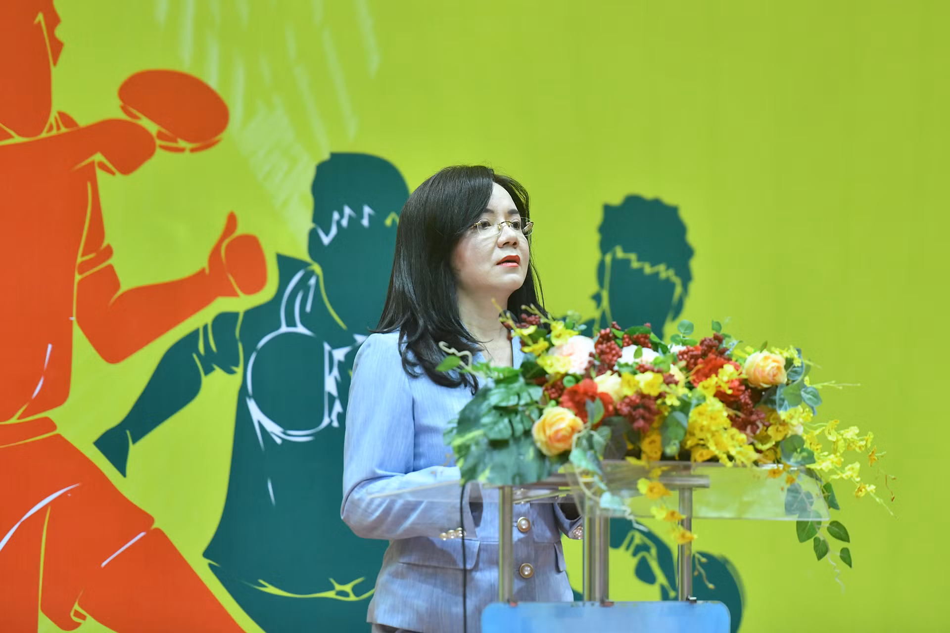 Bà Nguyễn Thị Hiền, Phó Tổng Giám đốc Công ty Cổ phần phân bón dầu khí Cà Mau, thay mặt các nhà đồng hành chính và nhà đồng tài trợ phát biểu.