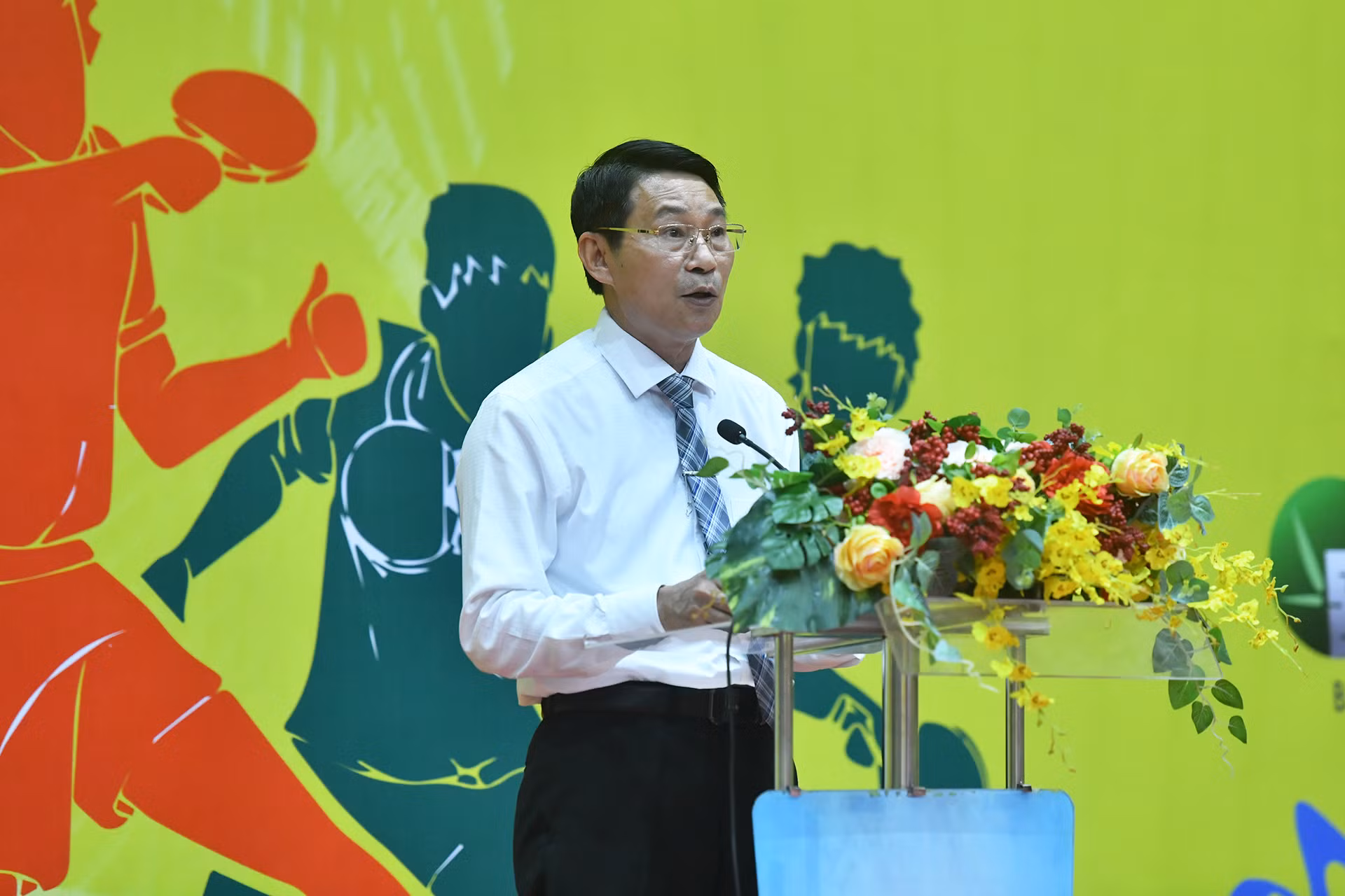 Đồng chí Đinh Văn Thiệu, Phó Chủ tịch Ủy ban nhân dân tỉnh Khánh Hòa phát biểu chào mừng giải đấu.