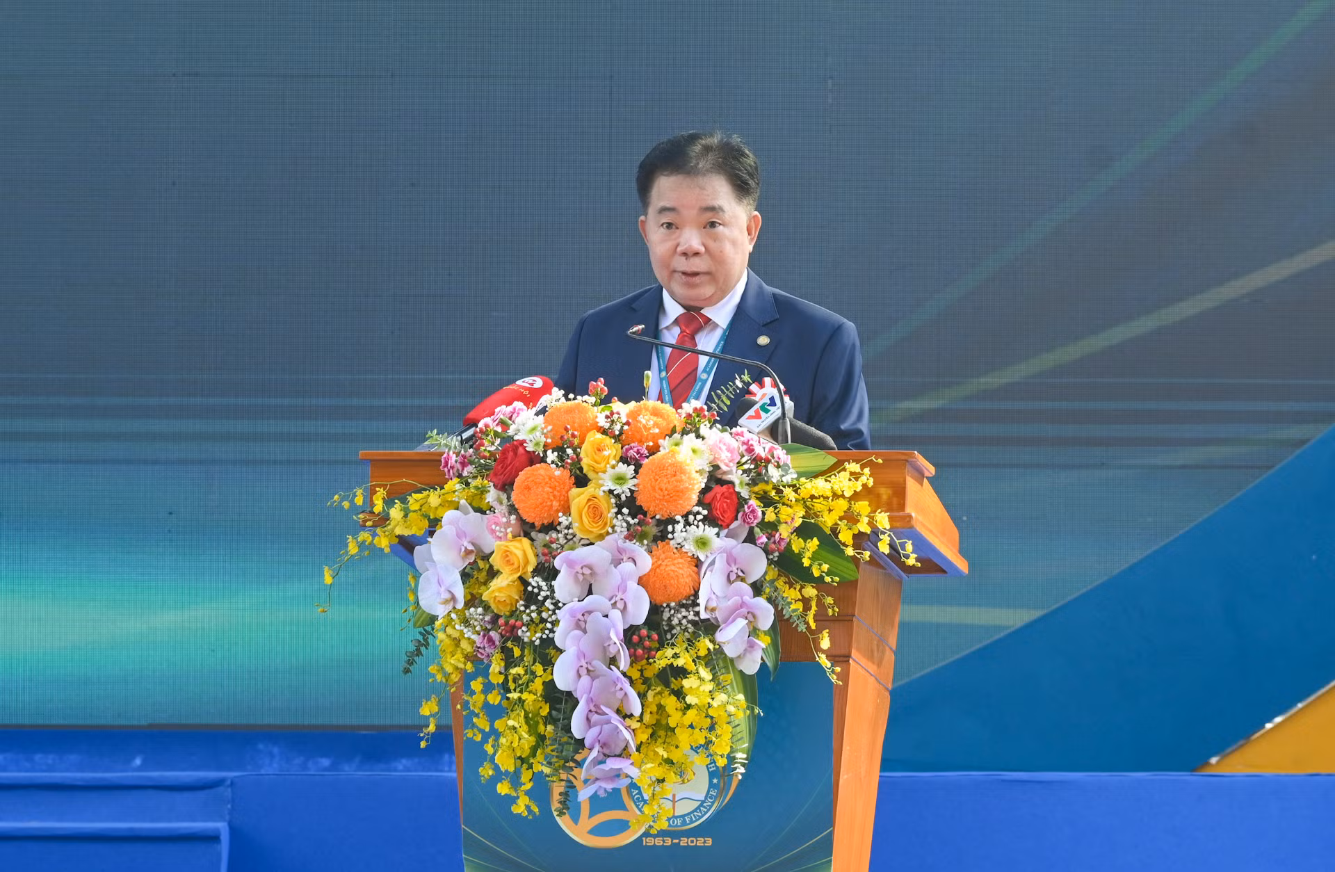 Phó Giáo sư, Nhà giáo Nhân dân Nguyễn Trọng Cơ, Giám đốc Học viện Tài chính đọc diễn văn tại lễ kỷ niệm.