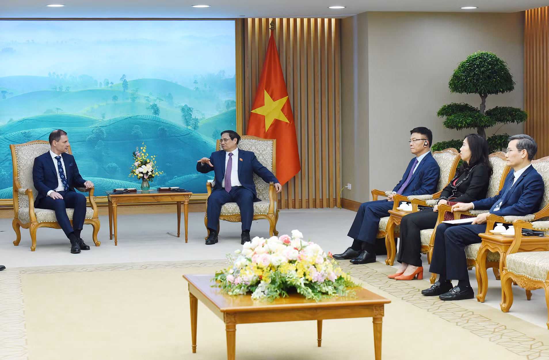 Đại diện lãnh đạo các bộ, ban ngành của Chính phủ Việt Nam cùng tham dự buổi tiếp. Đại diện lãnh đạo các bộ, ban ngành của Chính phủ Việt Nam cùng tham dự buổi tiếp.