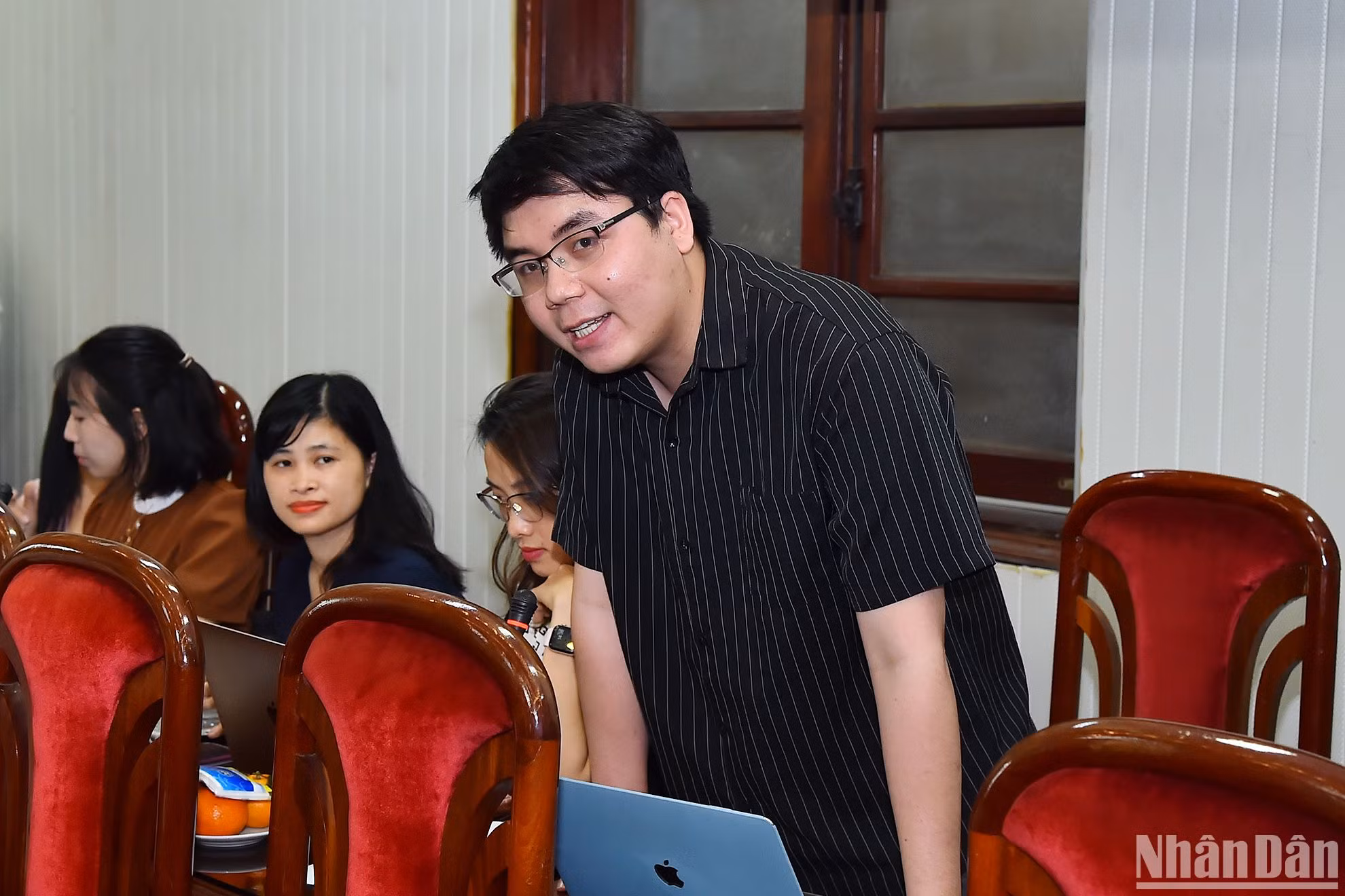 Nhà báo Trần Thường (Báo VietNamNet) đặt câu hỏi tại buổi lễ khai trương Trang thông tin đặc biệt.